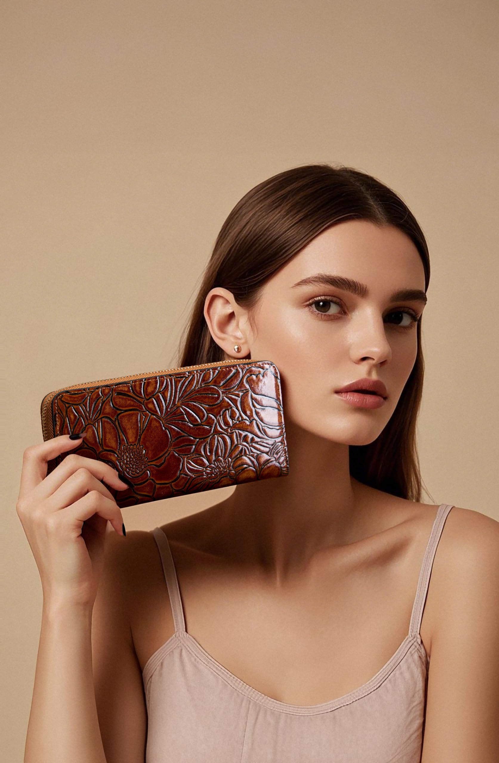 MUDUO Vintage embossed women's zipper purse Stylish and elegant leather carved clutch bag for holding cards and mobile phone. (Brown)