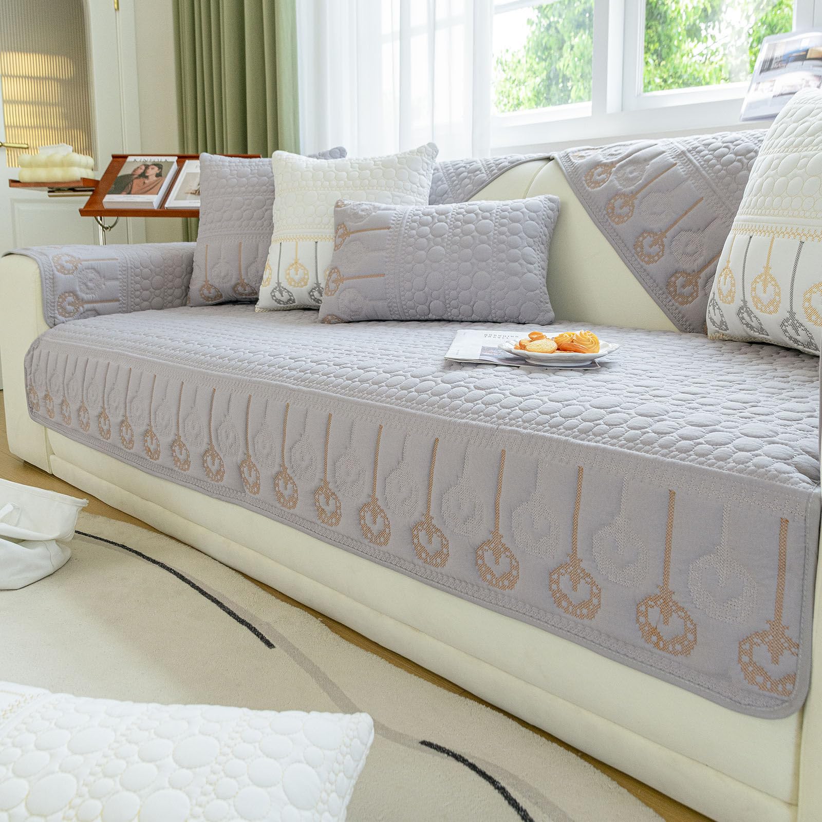 Treer Anti Slip Quilted Sofa Cover, Sofa Seat Cover Universal Soft Thick Sofa Cushion Protector 1 2 3 Seater Couch Covers Four Seasons L Shape/Corner Sofa Protector (Light Grey,90x160cm)