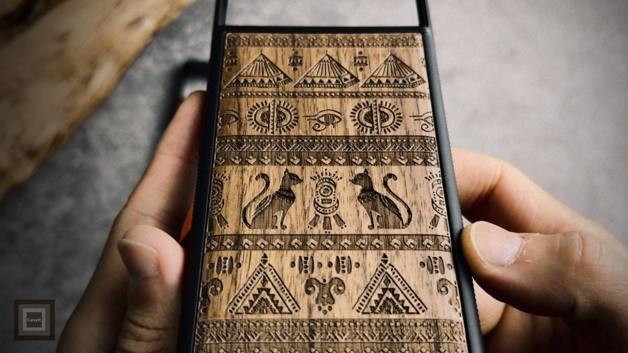 Funda Google Pixel 7 Carveit - Diseño Madera Y Flores Fantasía