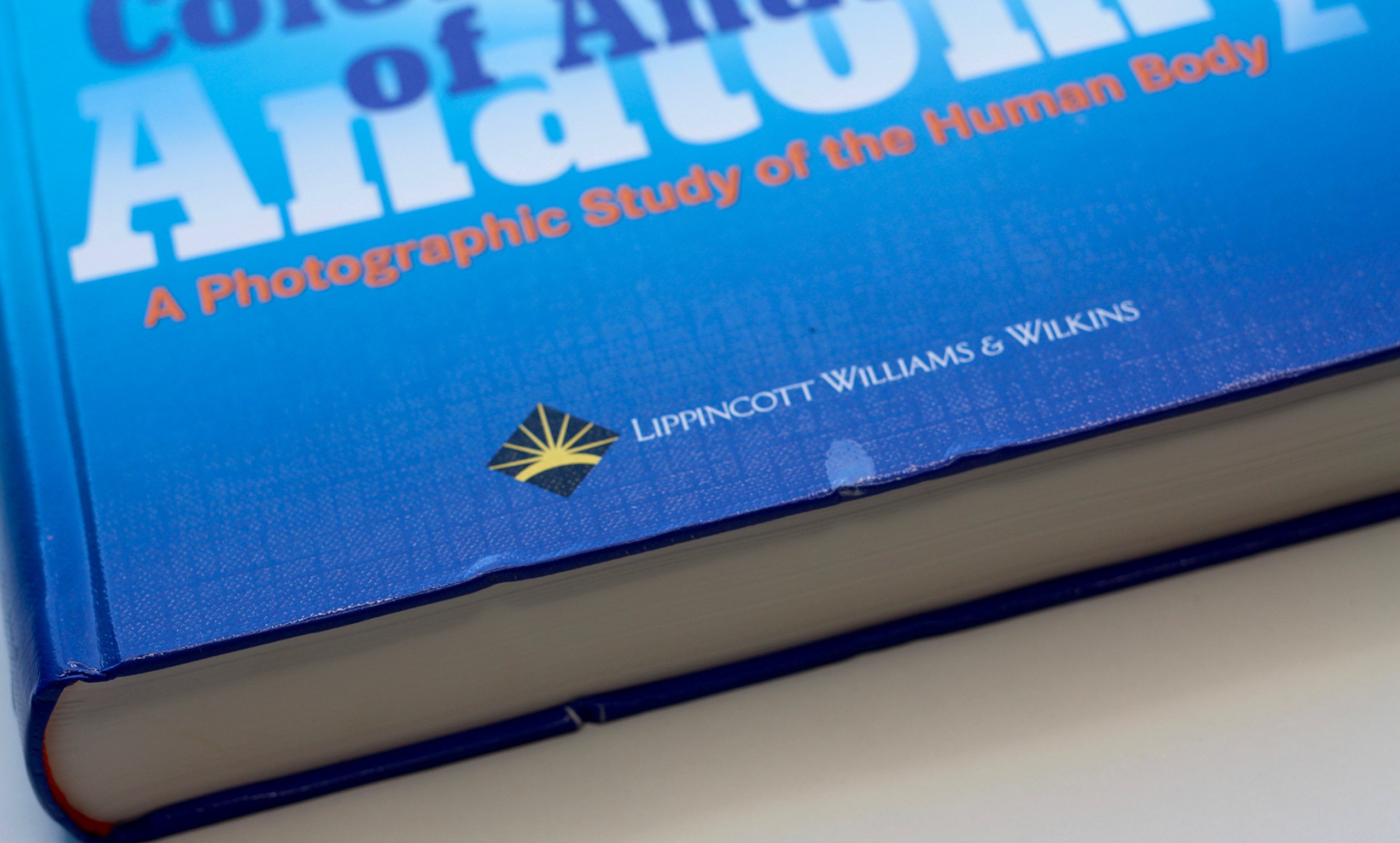Color Atlas of Anatomy: A Photographic Study of the Human Body