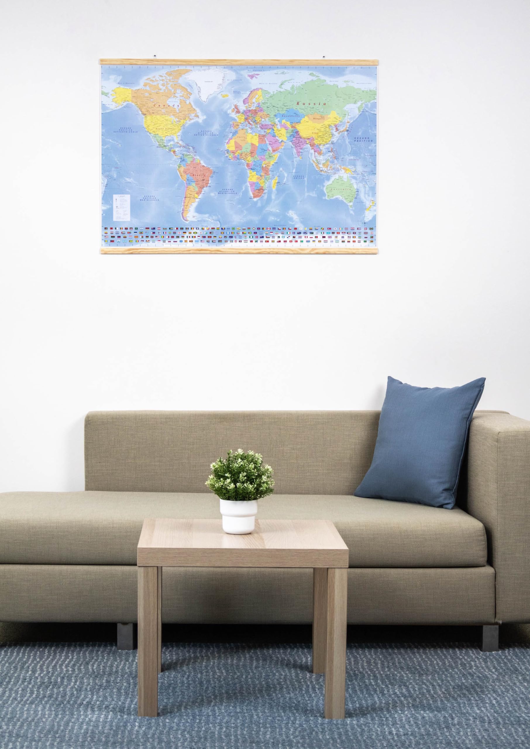 GeoMetro Mappa del mondo in italiano, laminata (scrivibile e cancellabile) con listelli in legno per appenderla + foglio di adesivi, 70 x 100 cm