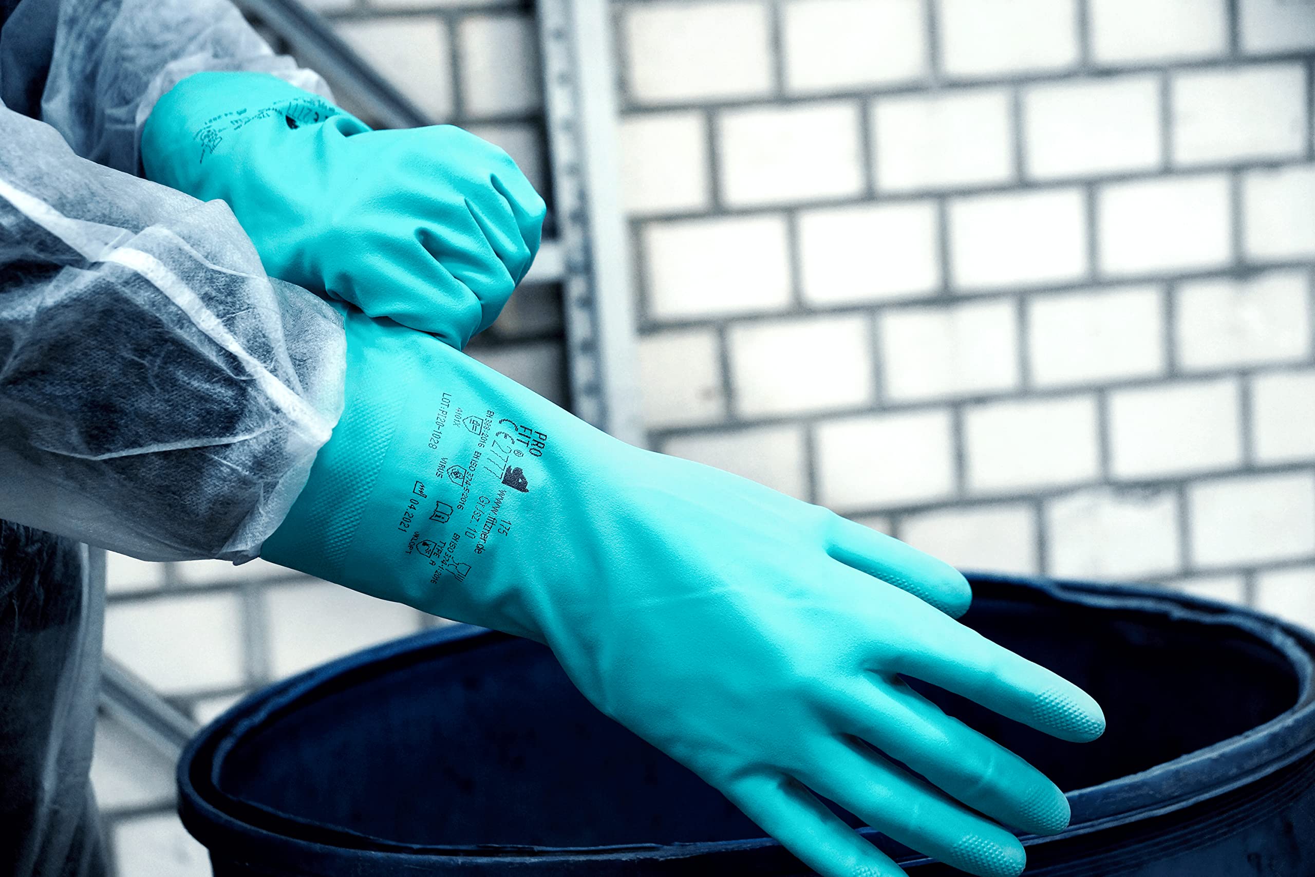 PRO FIT Nitril-Handschuh 175 – Chemikalienschutzhandschuhe, Haushaltshandschuhe mit Stulpen, Spülhandschuhe ohne Latex, Putzhandschuhe - 33cm, Grün, Gr. 9, 12 Paar