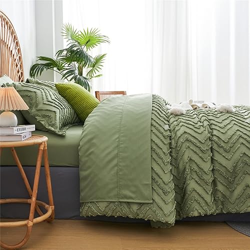 Miniatura 4 de KAKKI Juego de edredón y sábanas de 7 piezas tamaño King en una bolsa, diseño de cheurón verde salvia, juego completo de ropa de cama de microfibra