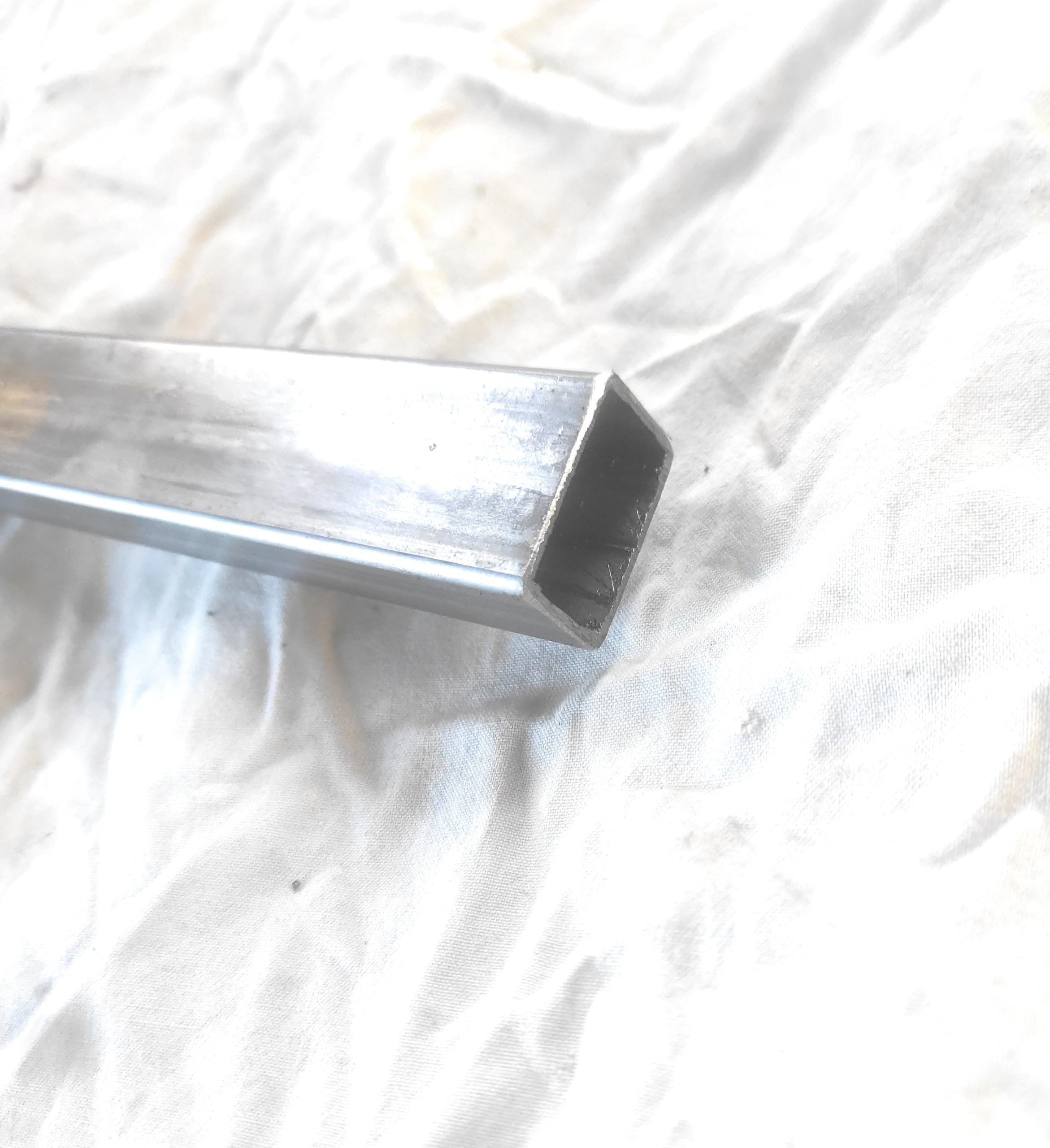 Tubo hierro rectangular 50x30x1,5 mm. (2 Metros largo)
