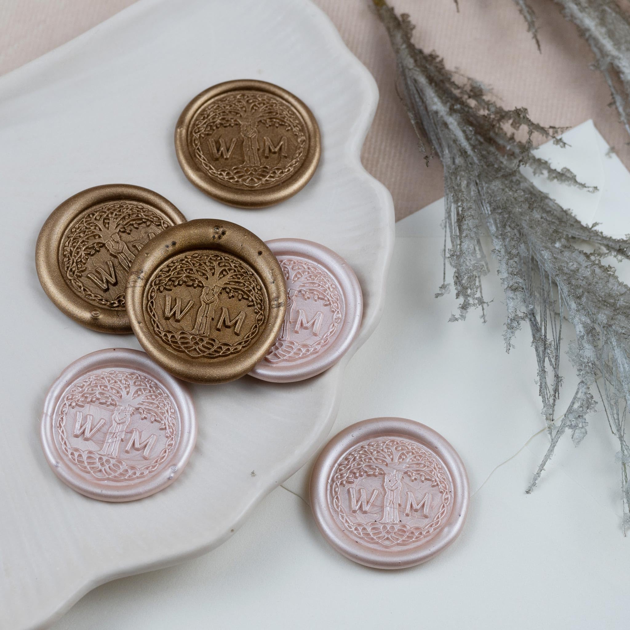 Siegelset gravurART Personalisierter Siegelstempel Tree of Life mit Initialen - individuelle Wachssiegel auf Einladungen zu vielen Anlässen, im Set incl. Siegelwachs und Goldkissen