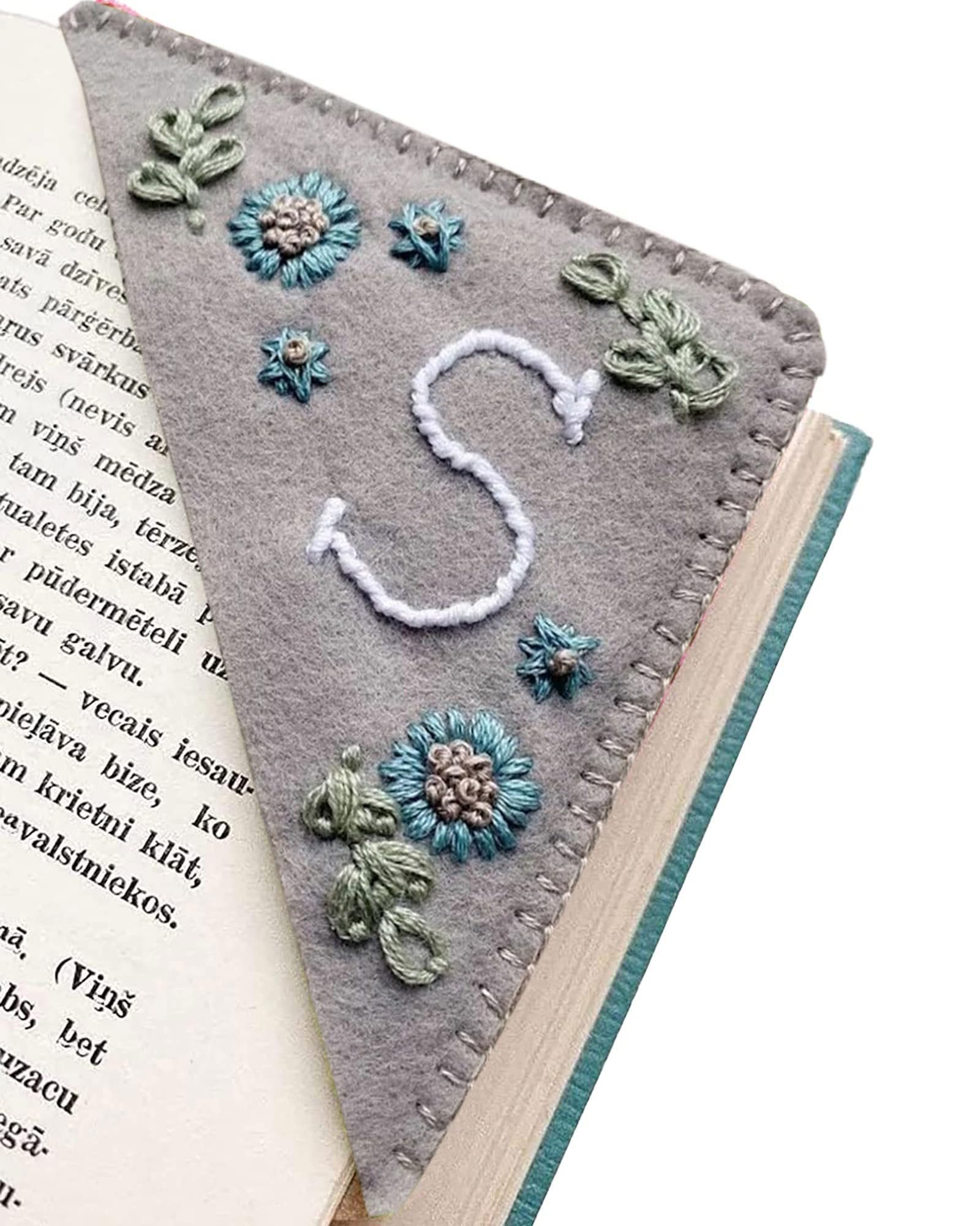 Corner Bookmark, Bookmarks for Women, Hand Embroidered Bookmarks, Felt Triangle Corner Page Marker Book Mark, Cute Flower Letter Embroidery Bookmarks for Men and Women Gift(Letter S)