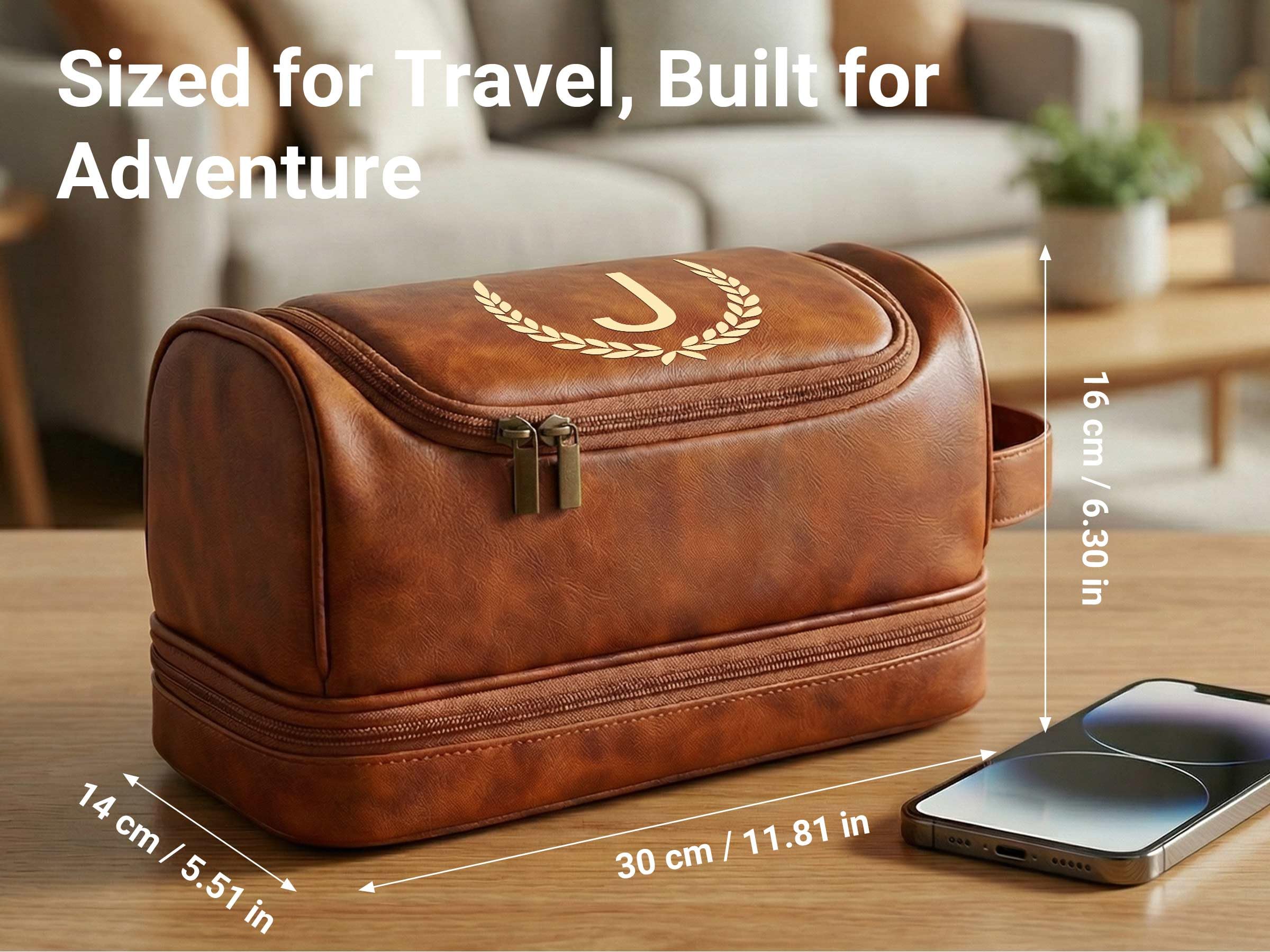 OXYEFEI Neceser personalizado para hombres, regalos personalizados para hombres para marido y papá, piel sintética con monograma personalizado, impermeable, artículos de aseo para hombre, kit esencial