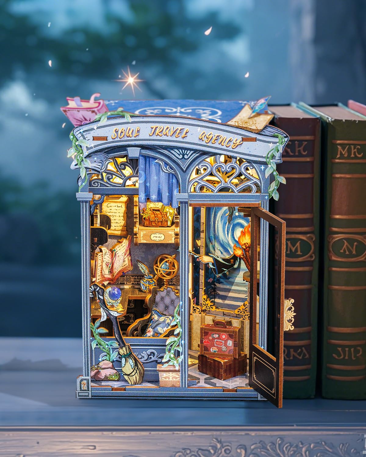 CUTEBEE Kit Book Nook – Fantasia Casa Prefabbricata Di legno DIY, Libreria in Miniatura 3D per Adulti, Regalo per Amanti dei Libri, Decorazione per la Casa e Kit Fai-da-Te (Soul Travel Agency)