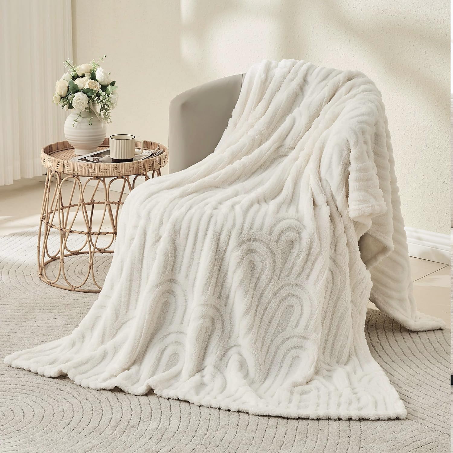 Wajade Fleece Throw Blanket, Fluffy Faux Fur Blanket for Bed Sofa Couch Soft Warm Thick Blanket,White 127x178