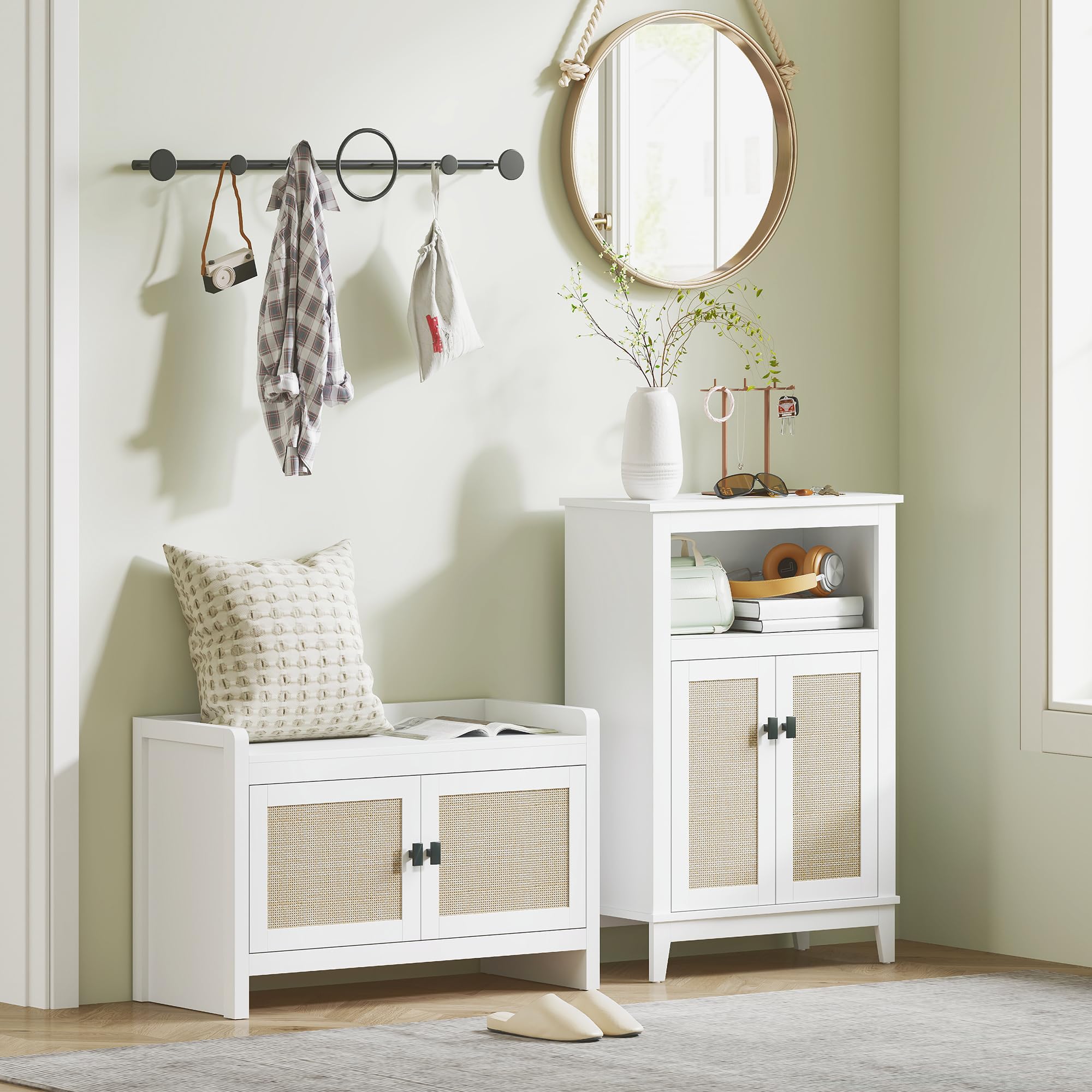 HOMCOM Banco Zapatero Bohemio Mueble Zapatero 8 Pares 80x35x52 cm Blanco | Banco de Almacenamiento con Frentes de Ratán, Puertas, Estante Extraíble, para Dormitorio o Entrada