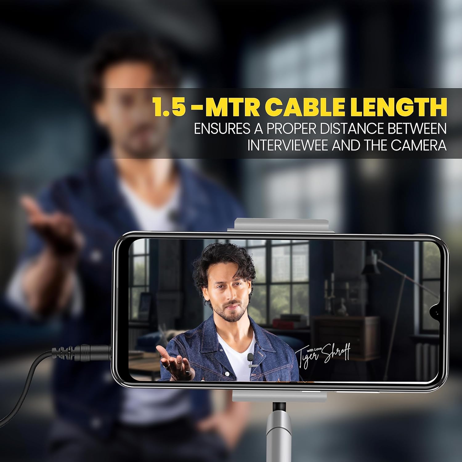 Person using UBON CM-617 microphone with a smartphone