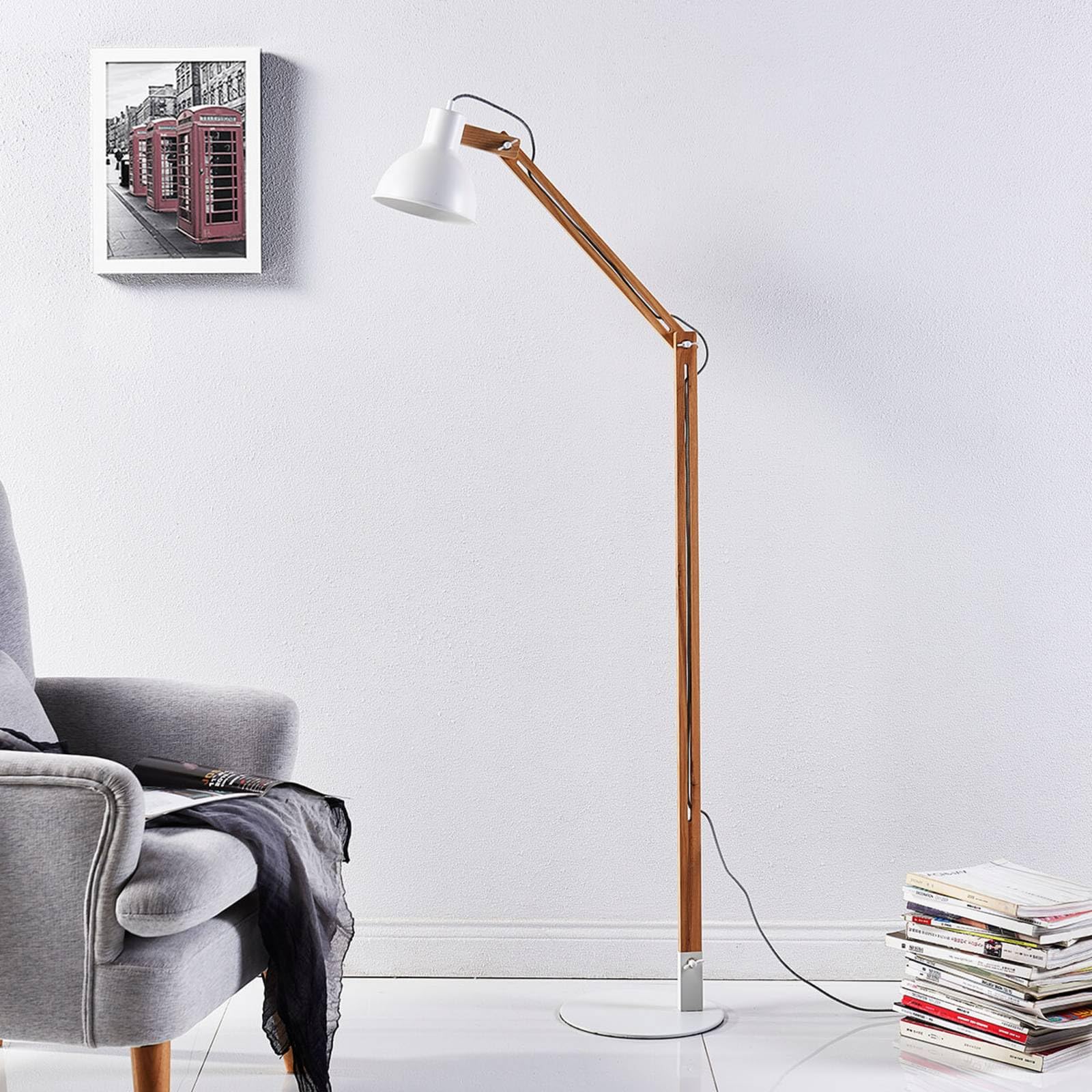 Lindby Lampenwelt Stehlampe skandinavisch Holz Metall weiß, Standleuchte Leselampe-Stehlampe für Wohnzimmer Esszimmer Schlafzimmer