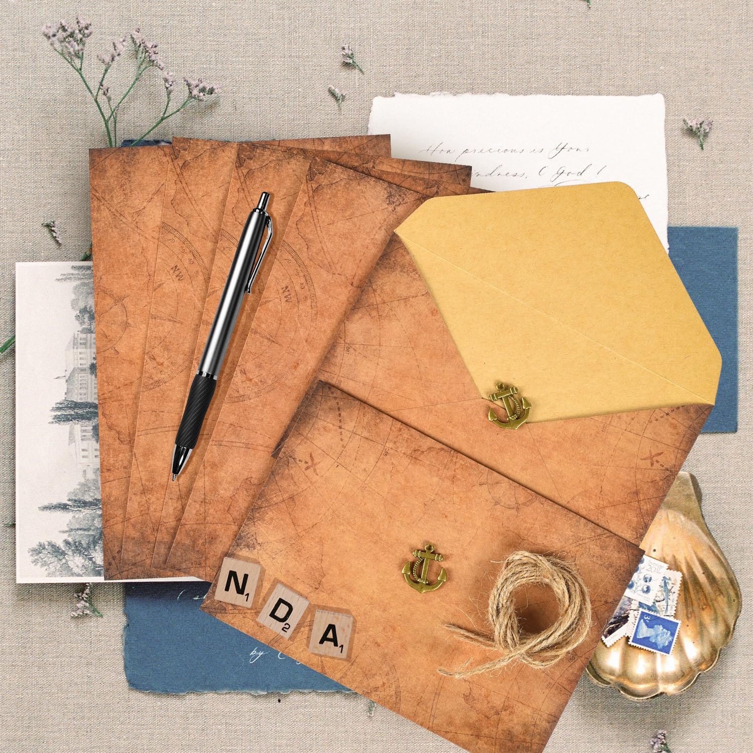 Juego de papel de papelería vintage y sobres, 24 hojas de papel de carta antiguo envejecido clásico para escribir cartas invitaciones con 12 sobres de papel kraft de estilo antiguo, cuerda de