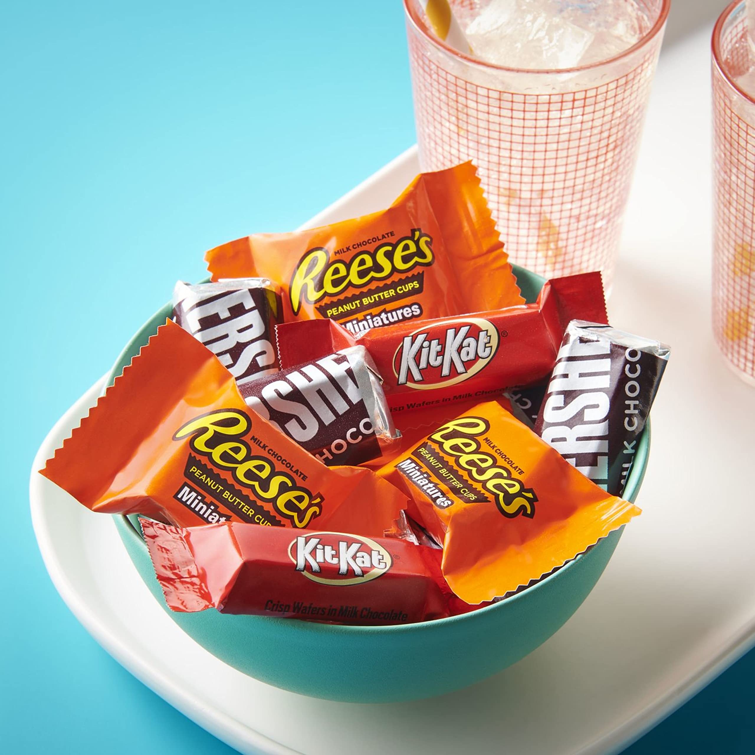 Buy REESE'S, HERSHEY'S and KIT KAT Miniatures Assorted Milk Chocolate