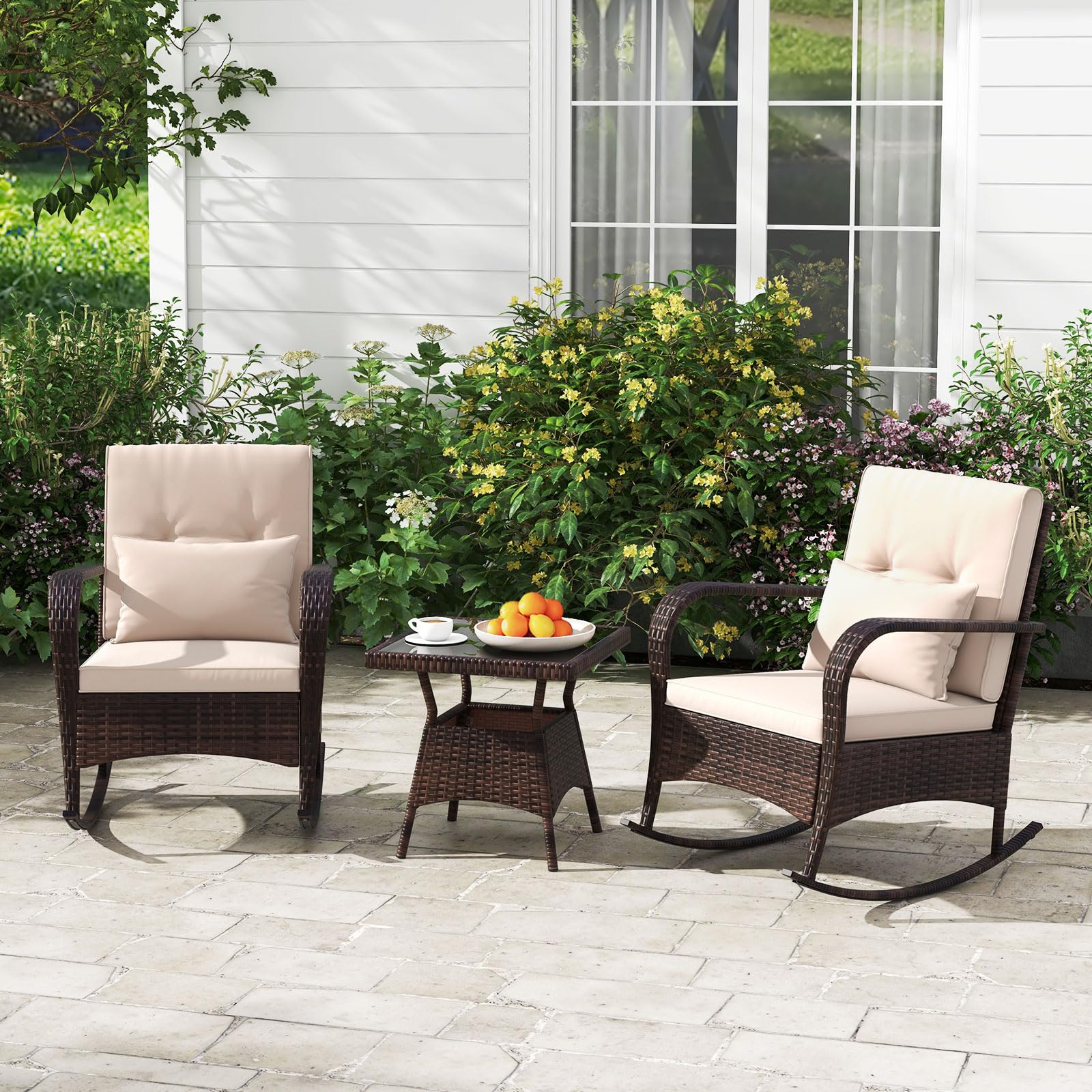 GIANTEX Juego de Mecedoras de Jardín de 3 Piezas, Conjunto de Muebles de Ratán PE con Mesa de Vidrio Templado, 2 Sillas Mecedroras y Cojines, Juego de Conversación Exterior para Terraza Patio Piscina