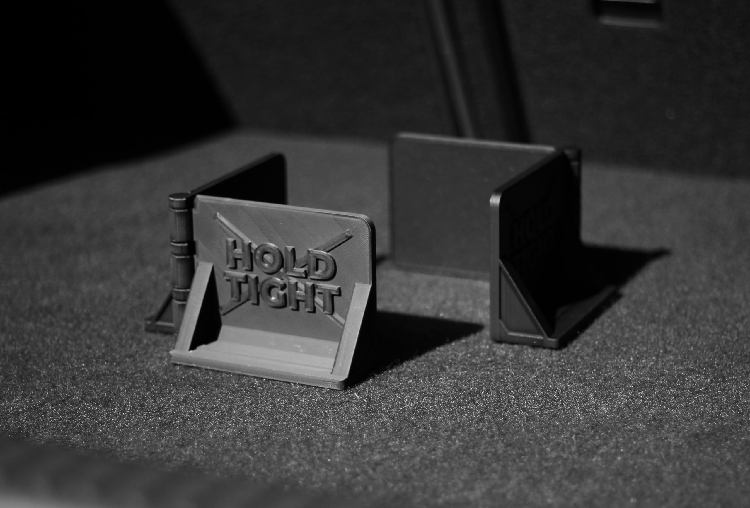 NewGround Designs Hold Tight - Organizador de banda autoadherente para maletero (2 unidades)