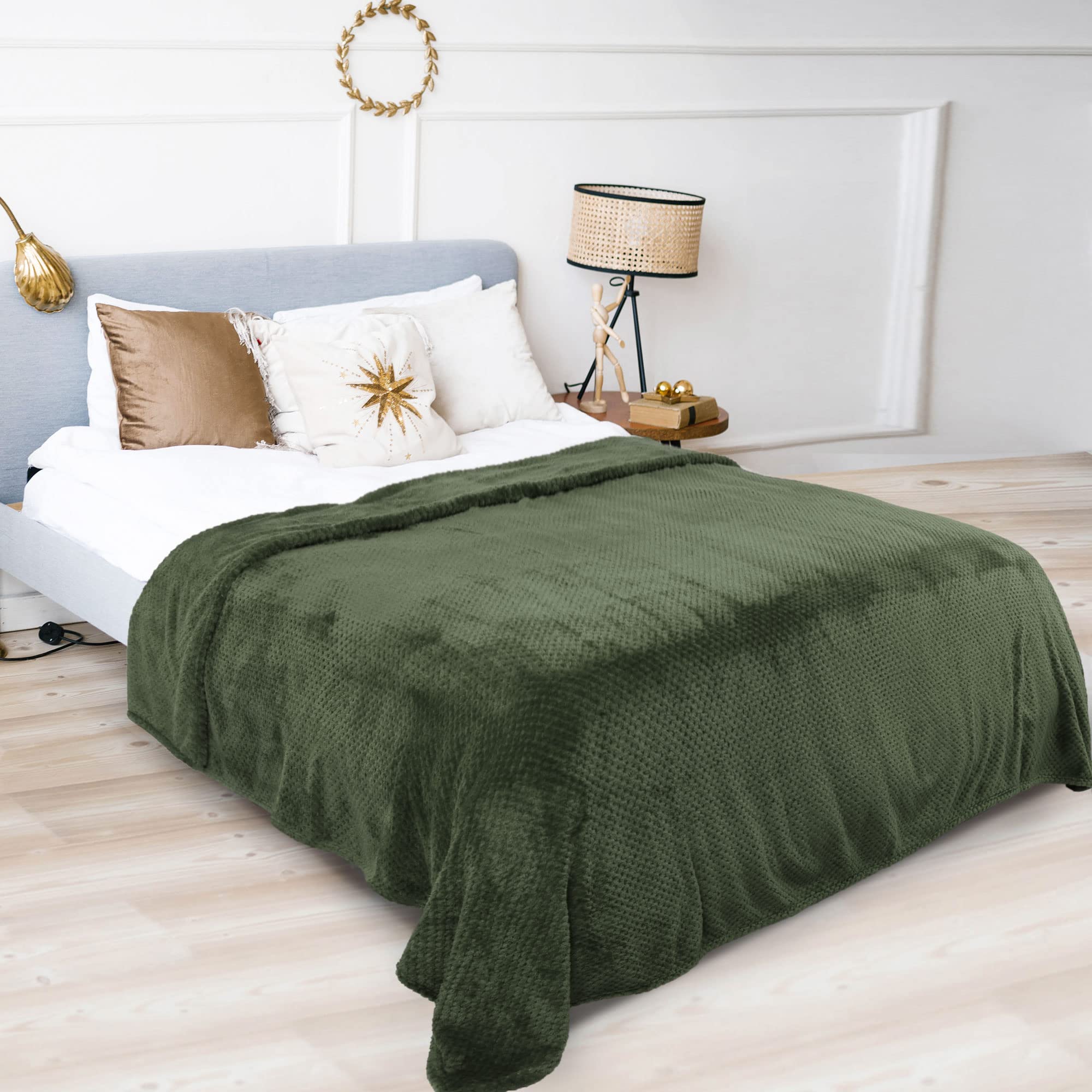 Sourcingmap Couverture polaire douce et chaude en flanelle pour lit double, queen et full size ou pour canapé - Idéal en toute saison - Légère et robuste , Polyester, vert militaire, Twin-59" x 78"