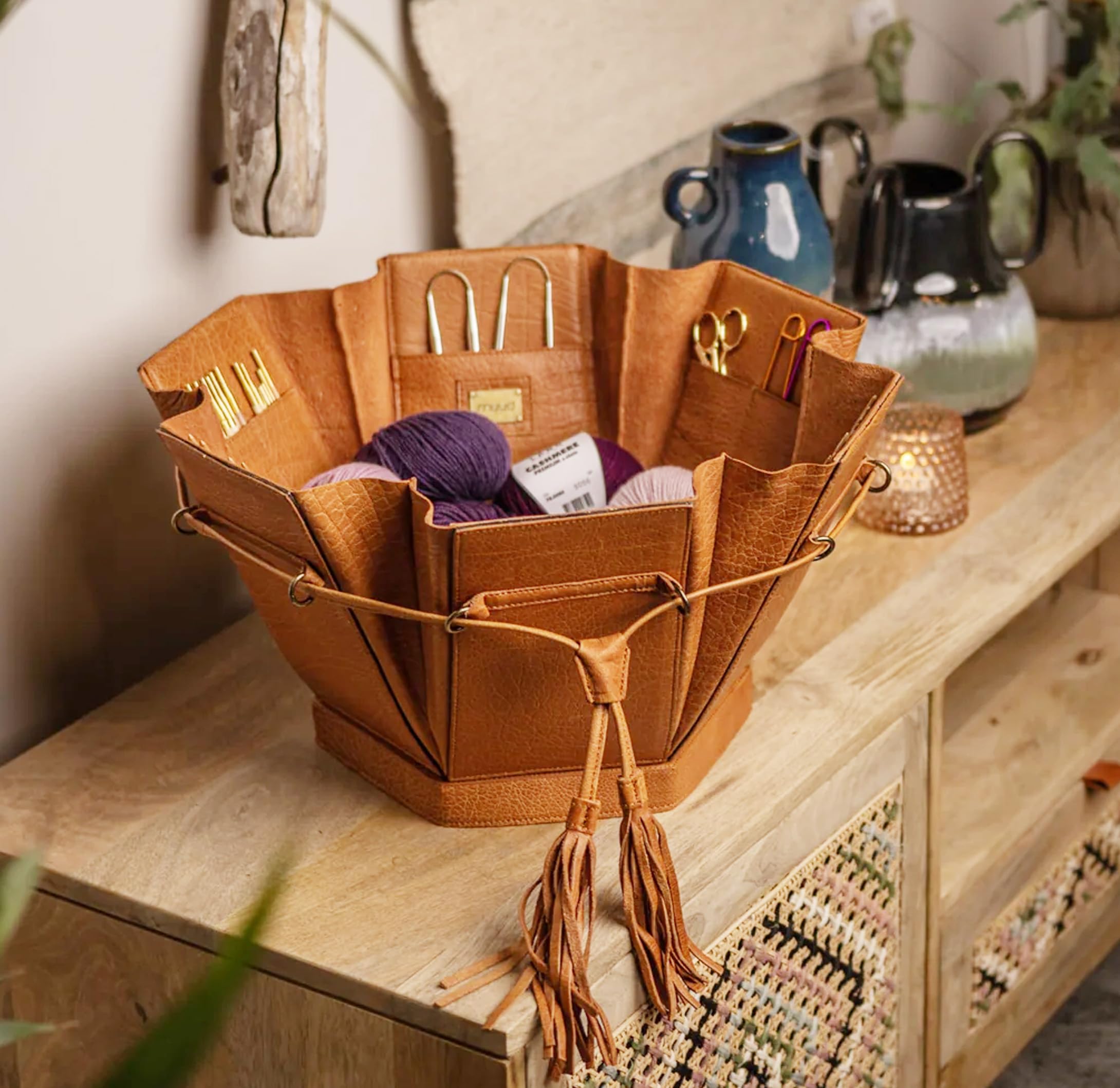 Frida's Wollhaus Muud Evita XL - Caja de piel hecha a mano para accesorios de punto y ganchillo, 2 colores (whisky)