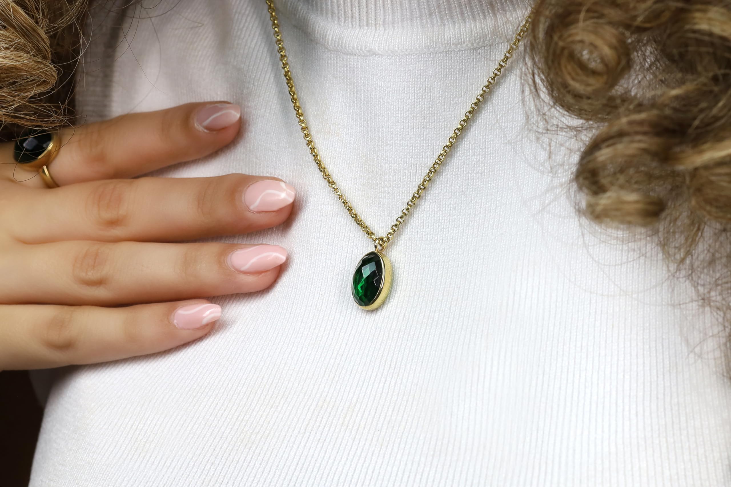 Collier Pendentif Or Emeraude Ovale - Pierre de Naissance Mai - Or 14k ou 18k - Pendentif Ovale Long et Délicat - Cadeau Elégant pour les Femmes