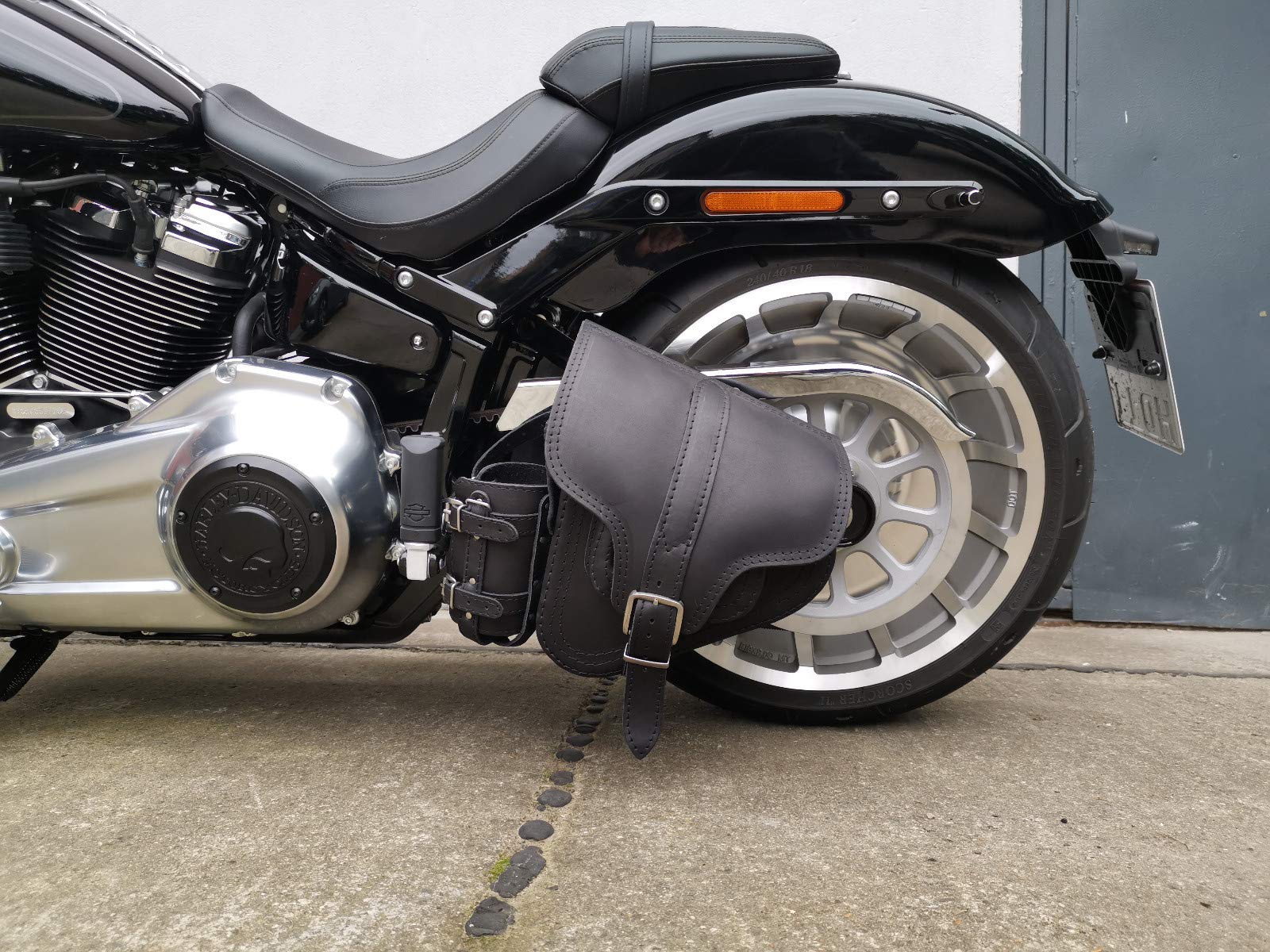 Hades Black Schwingentasche kompatibel mit Harley Davidson Softail Schwinge schwarz Getränkehalter Tasche Motorrad Softail Heritage Bikertasche Echtleder Slim Starrahmen Rahmen