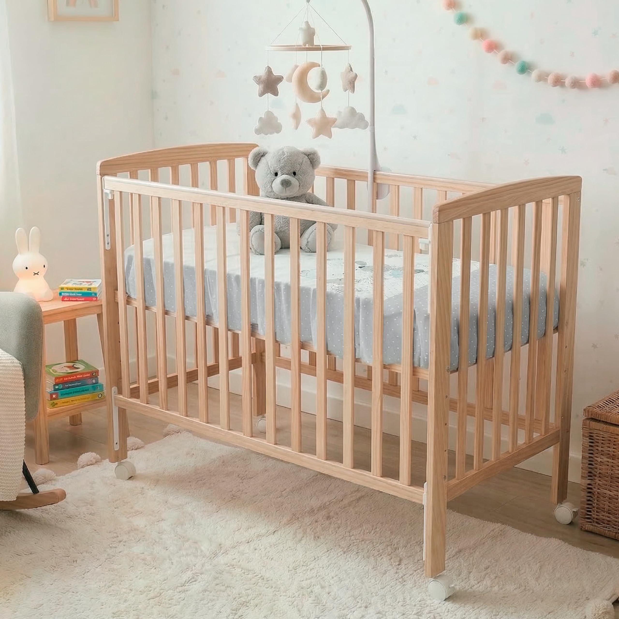 TORAL Cuna Bebe Madera Natural - Cuna Colecho Bebe Modelo Verona - Varias Posiciones Lateral Deslizante y 5 Posiciones Somier - con Ruedas de Seguridad con Freno y Mordedor para Barandilla.