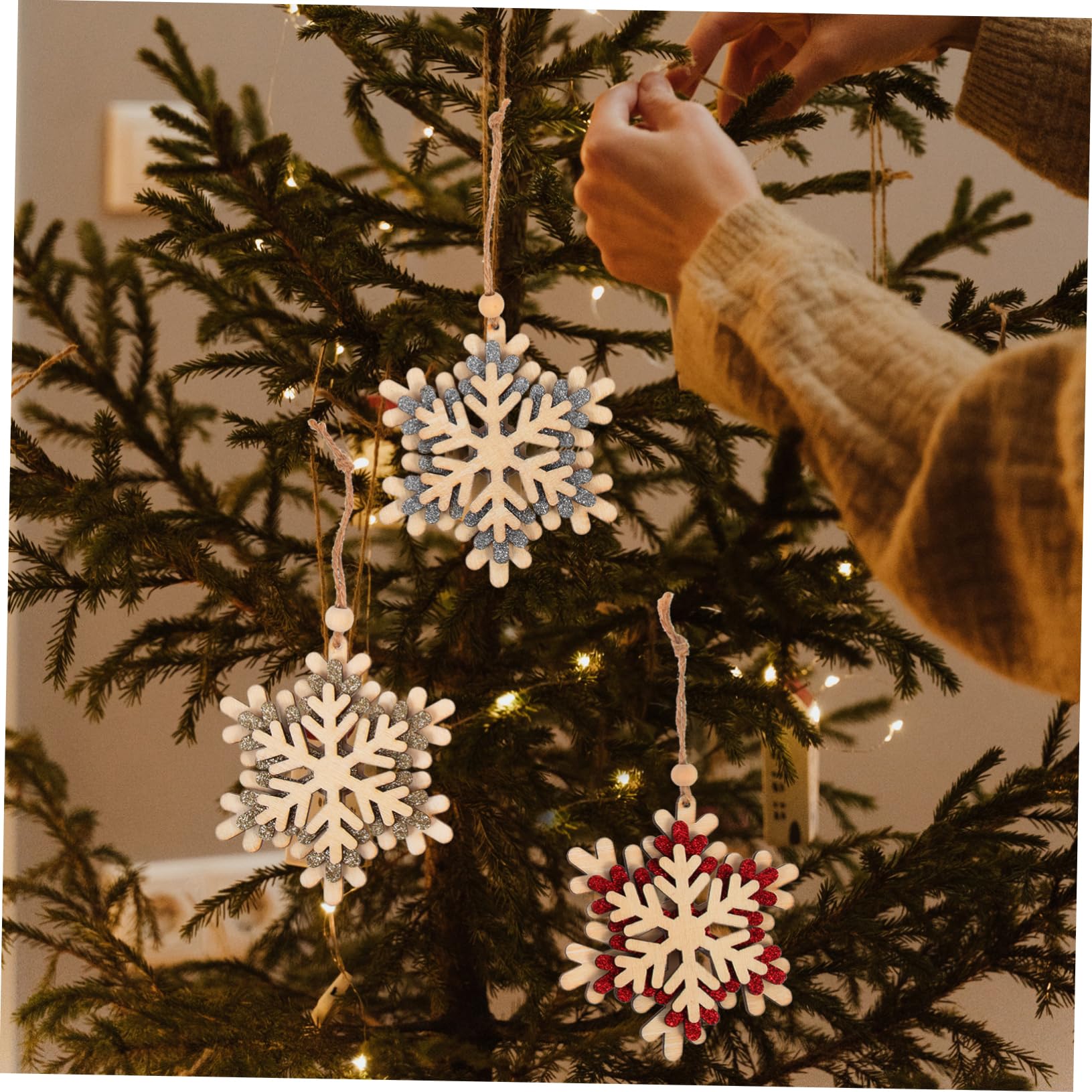 PRETYZOOM Lot De 4 Pendentifs Flocons De Neige Uniques pour Décorations De Noël À Suspendre pour Fêtes en Intérieur (6 Pièces X 4)