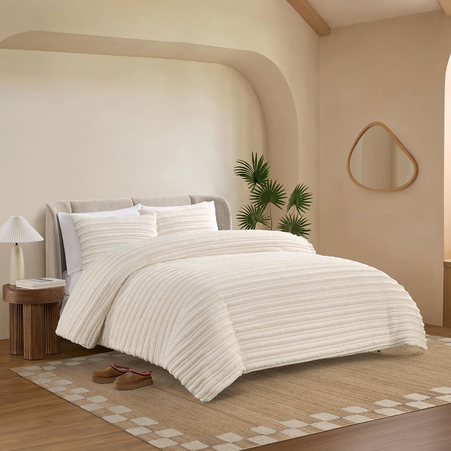 UGG Brinkley Full/Queen Comforter Set – Plush Faux Fur Bedding for Cozy Farmhouse & Boho Chic Decor, Hotel-Style Comforter Full/Queen Size with 2 Pillow Shams, Soft Bedding Set, Snow White - Image 6