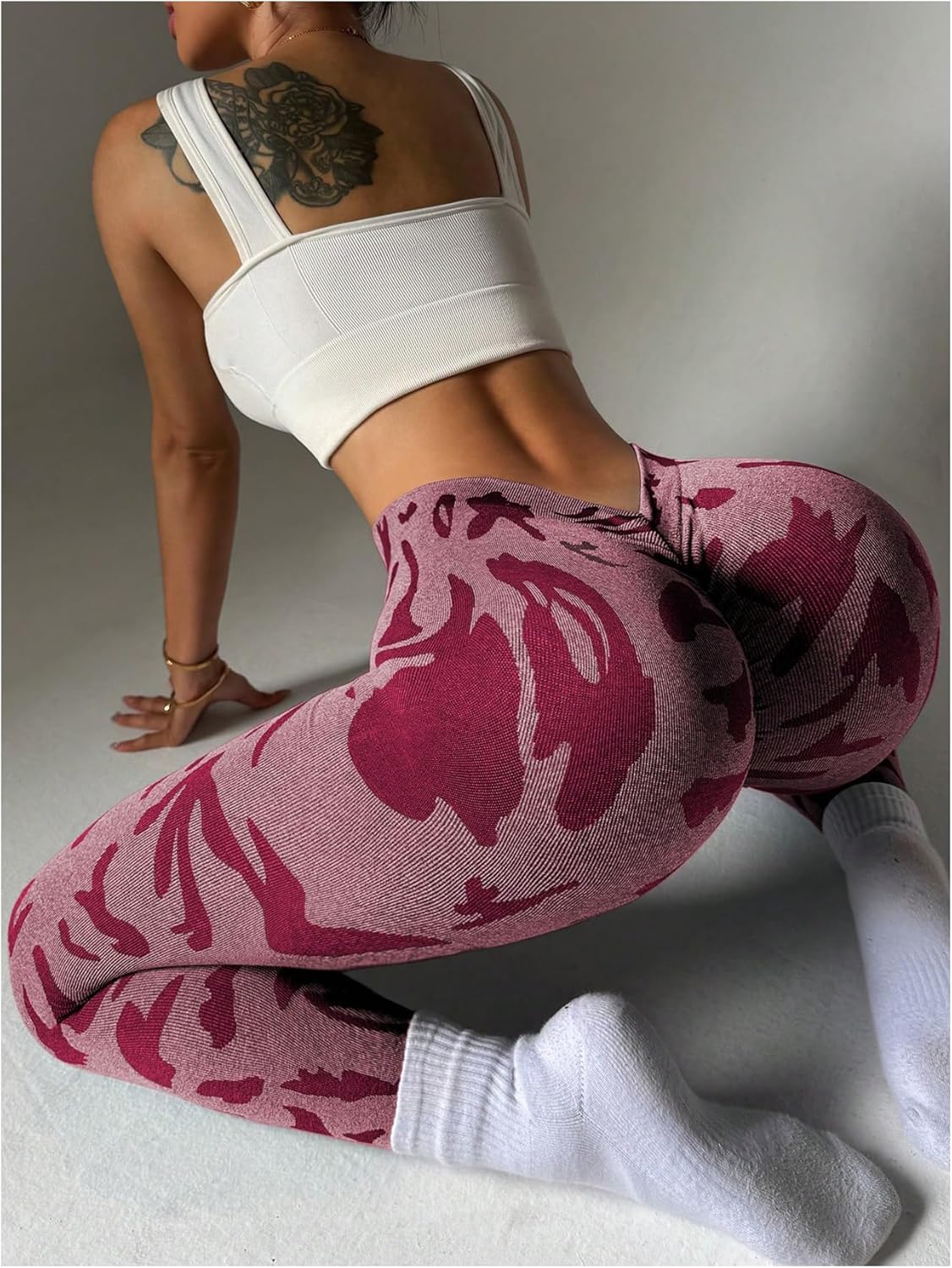 OYOANGLE Women's V Back Waist Yoga Leggings Printed High Waisted Scrunch Butt Lifting Seamless Casual Leggings - Image 4