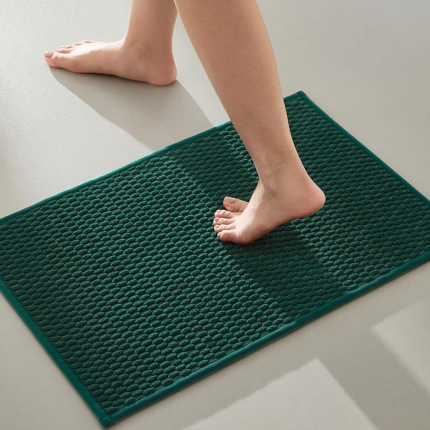TYUU Bathroom Rugs Non Slip Washable, Super Absorbent Thin Bath Mat Small Quick Dry Low Pile Bathroom Rug, Dark Green 16"x24"