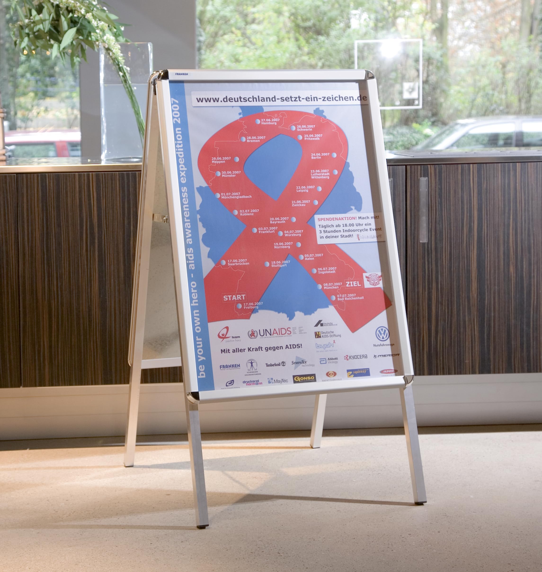 FRANKEN Plakatständer Kundenstopper A1 mit Klapprahmentechnik, freistehend, doppelseitig, Aluminiumrahmen, Standard, BSA1