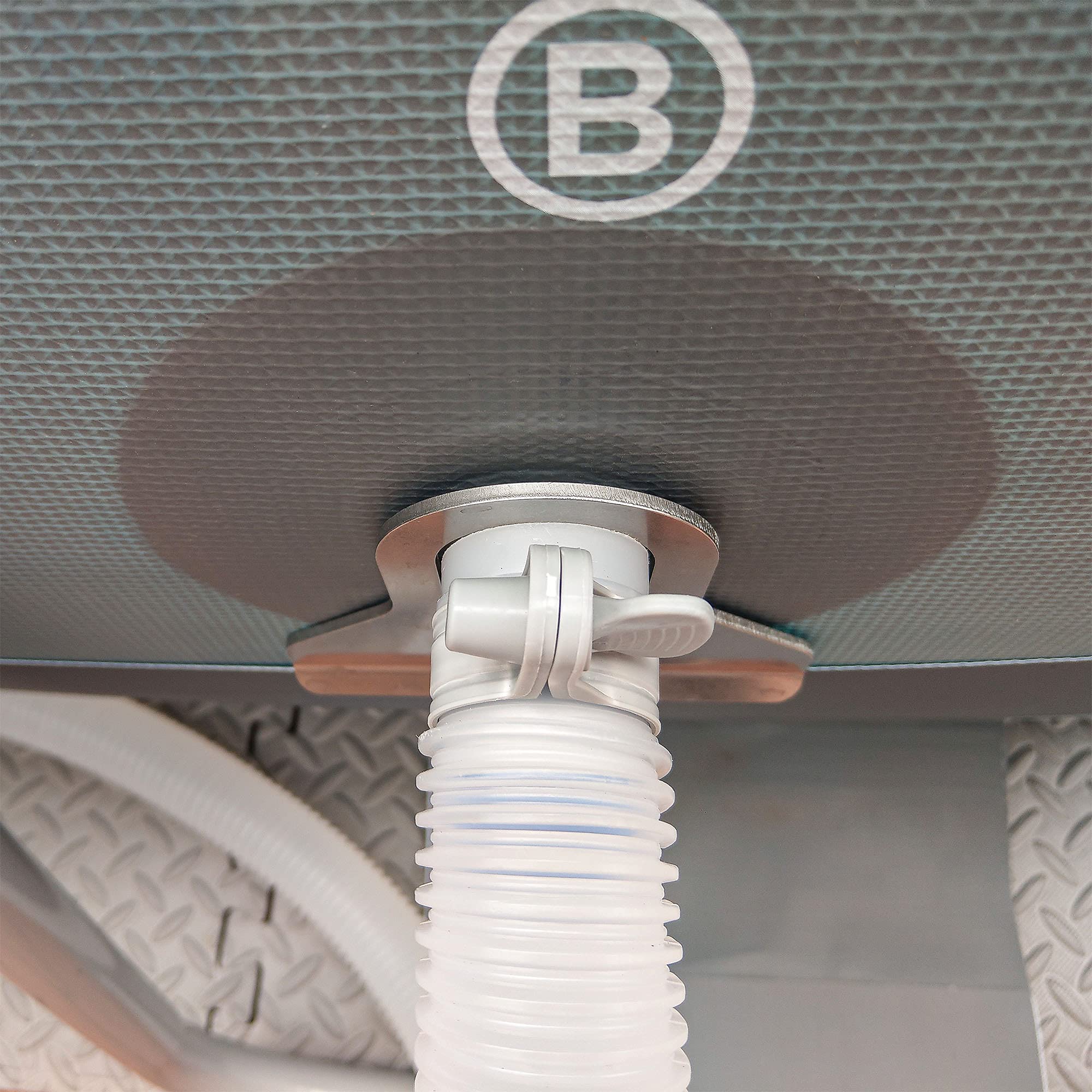 2 supports de tuyau de piscine de 26 mm à 38 mm - Protection anti-torsion en acier inoxydable pour piscines Intex et Bestway