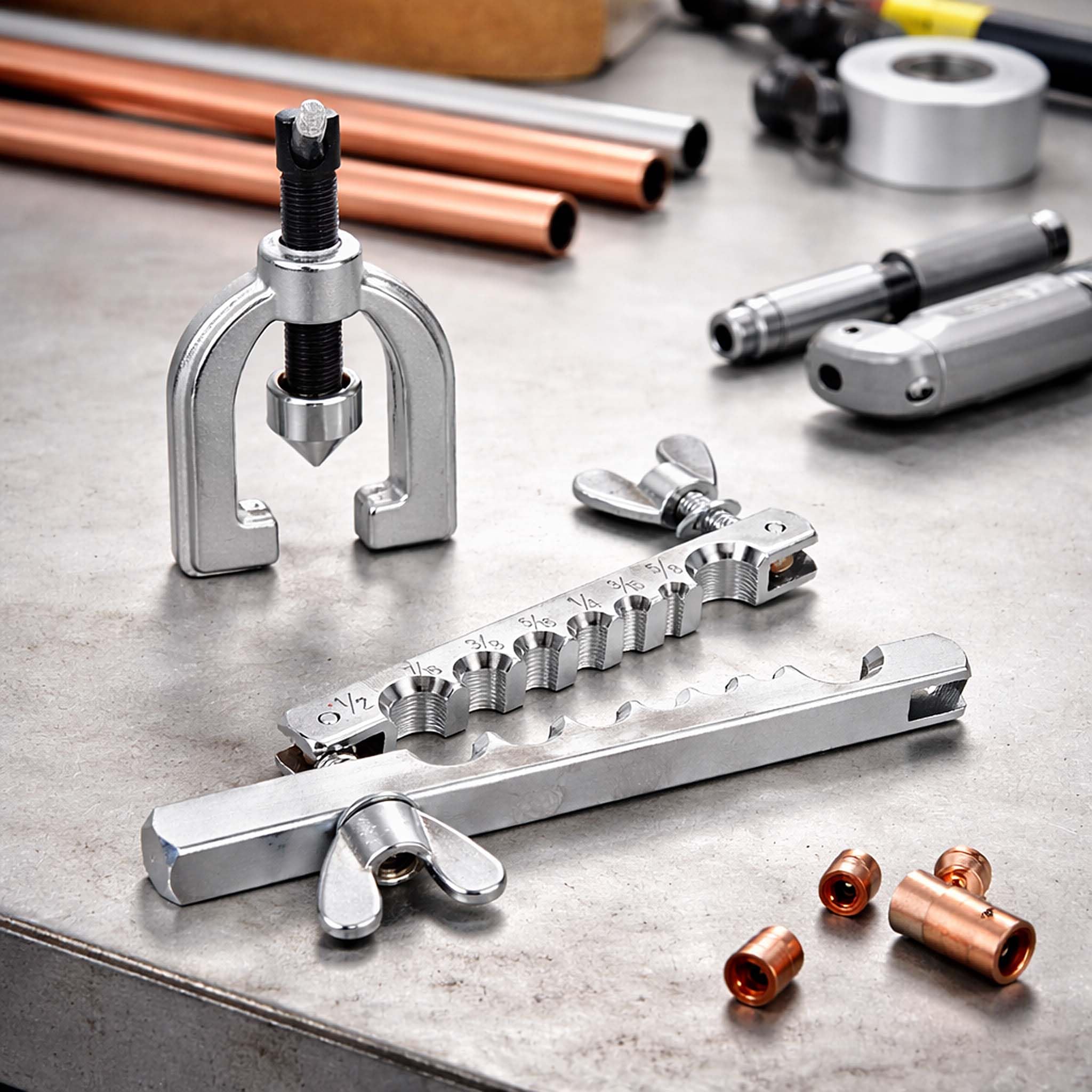 WilTec Herramienta para abocardar Tubos de Aluminio y Cobre, Doble 45° con mordazas y 7 Piezas de presión