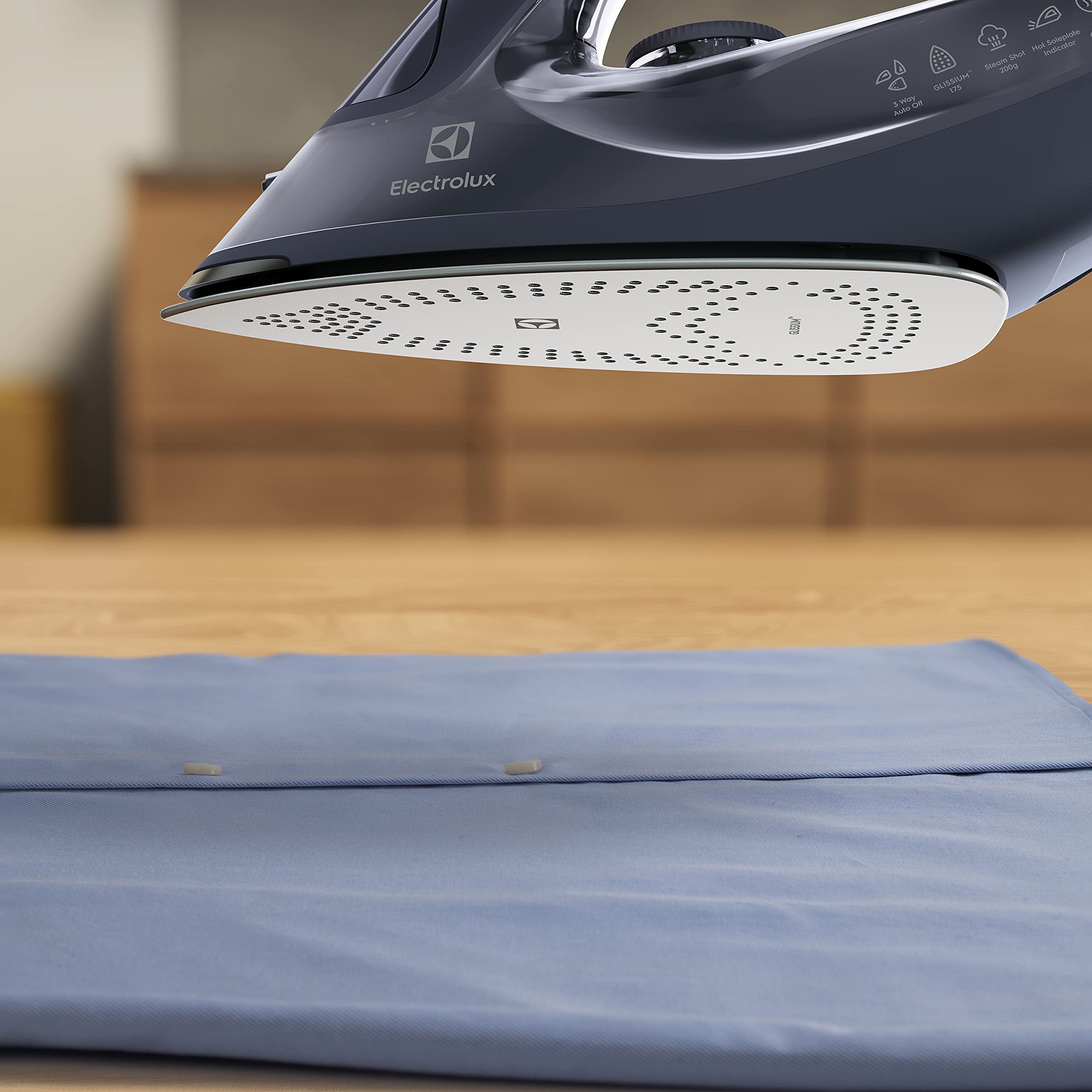Electrolux Refine Plancha 600 modelo E6SI1-4MN, plancha de vapor con apagado automático en 3 posiciones, suela resistente a los arañazos, autolimpieza, antigoteo, cable de 2 m, 2500 W, Misty Navy