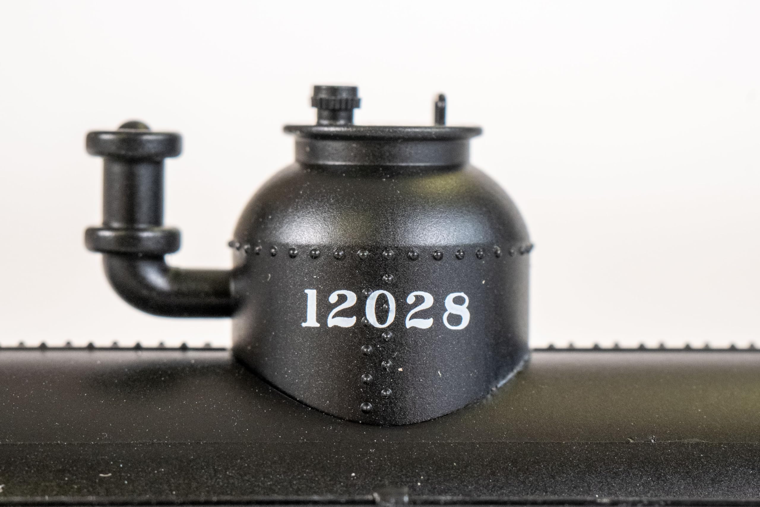 Bachmann Trains Old-Time Tank Car - Wheeling & Lake Erie #129 HO Scale Silver Series