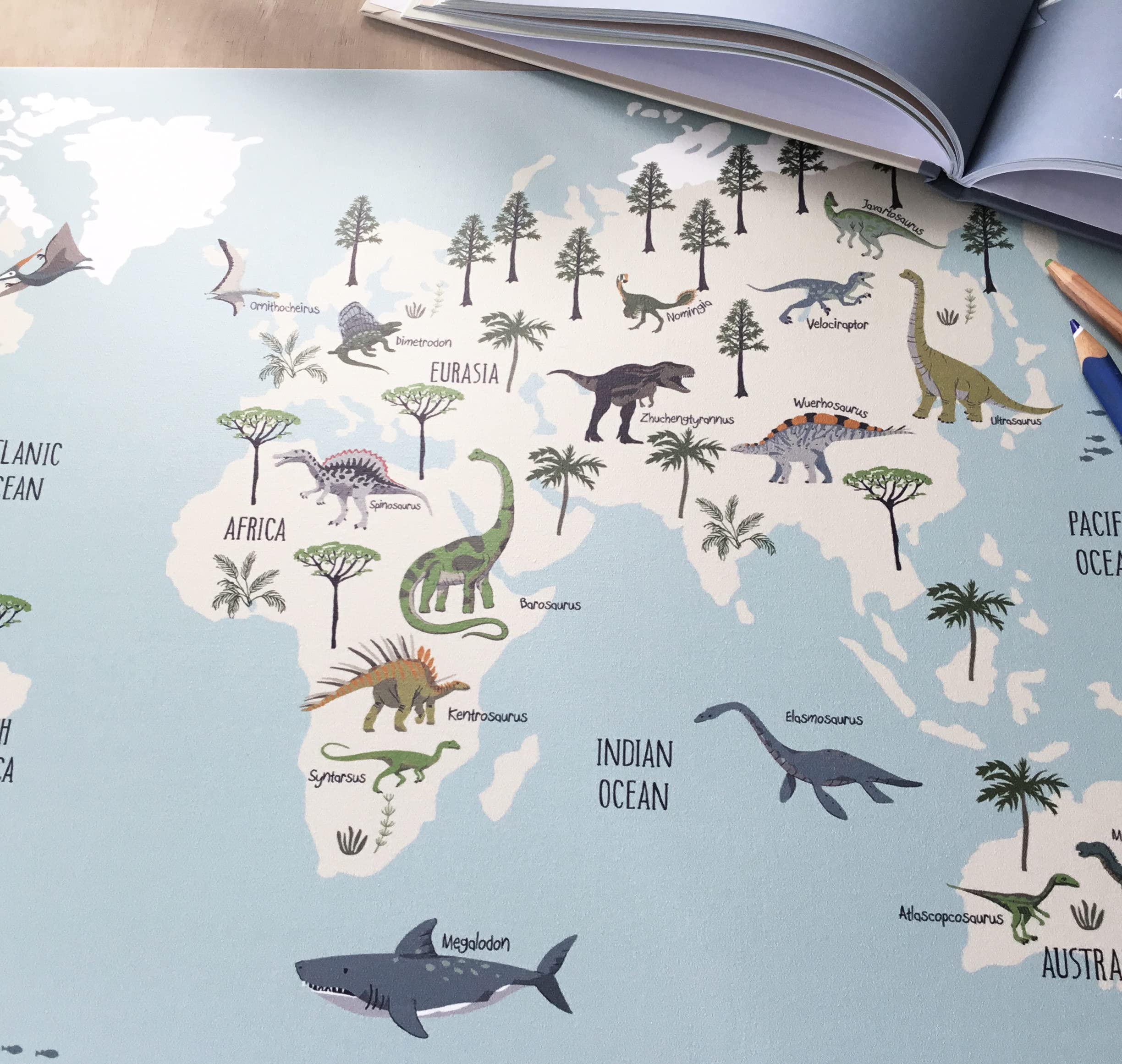 Bureauonderlegger voor kinderen en volwassenen, Dino T-Rex dinosaurus op zoek naar prooi, van hoogwaardig, duurzaam vinyl (kunststof BPA-vrij), 60 x 40 cm, Made in Germany