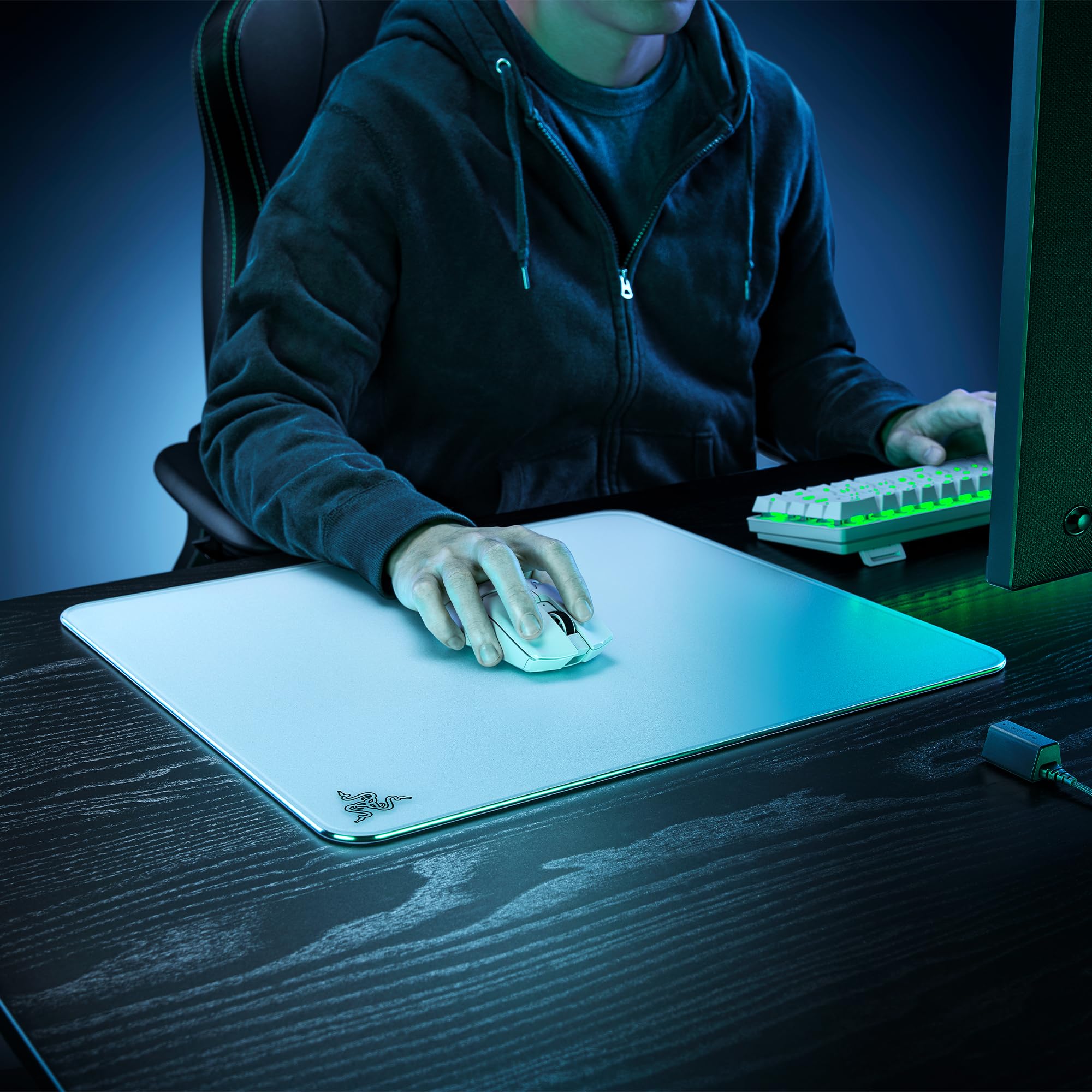 Razer Atlas - Tappetino per mouse in vetro (Vetro temperato premium, Superficie microincisa, Resistente a sporco e graffi, Movimenti del mouse più silenziosi, Base in gomma antiscivolo) Bianco