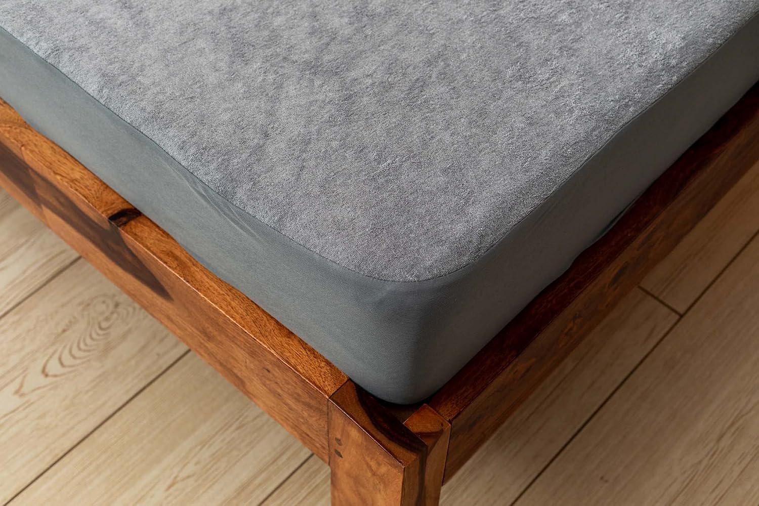 Q Quard Mattress Protector Full Size 100% Waterproof Dust Proof Fitted 18" Deep Pocket Bed Mattress Cover Breathable & Ultra Soft Washable for Comfort and Protection Terry Cotton, Maroon