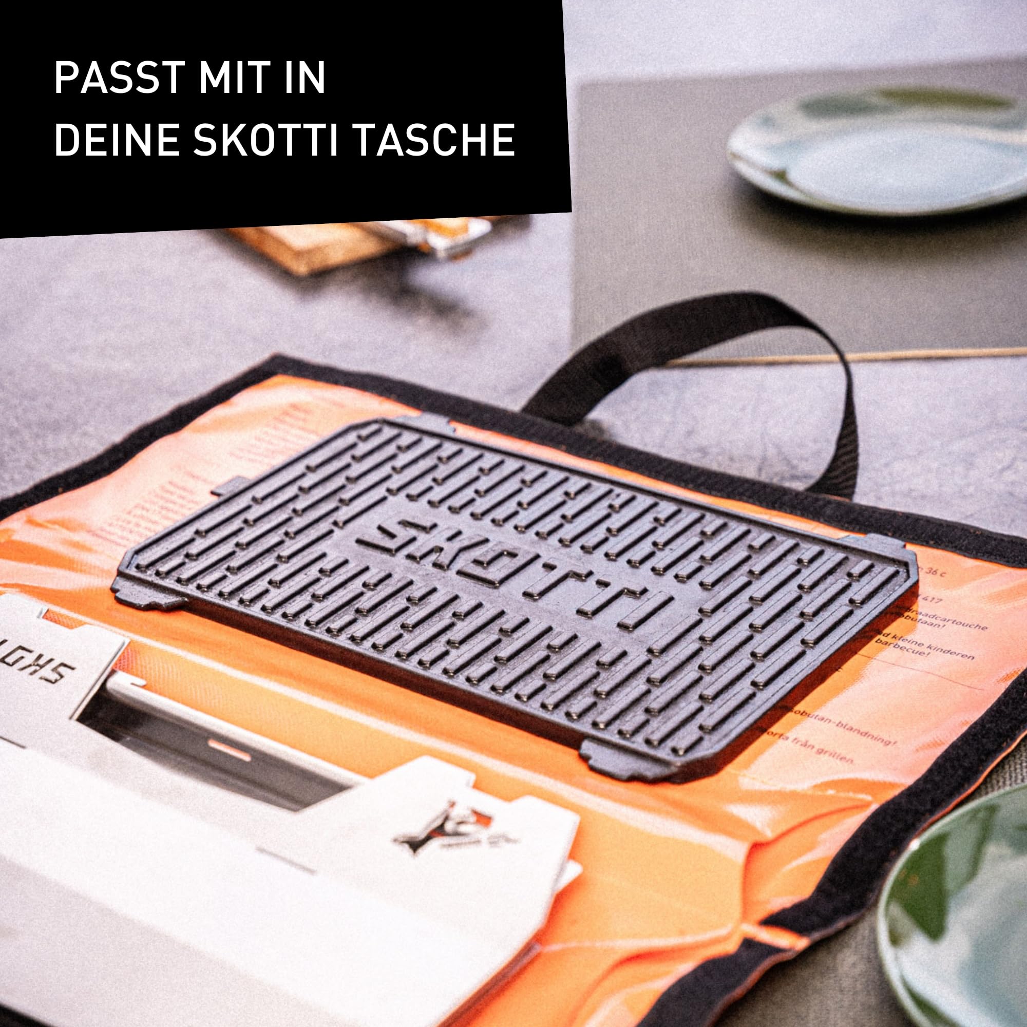 SKOTTI Kast, Gusseiserne Grillplatte für SKOTTI Grill, Plancha, Griddle, Sehr massives Material, für Fleisch, Fisch und Gemüse - Skotti Grill Zubehör