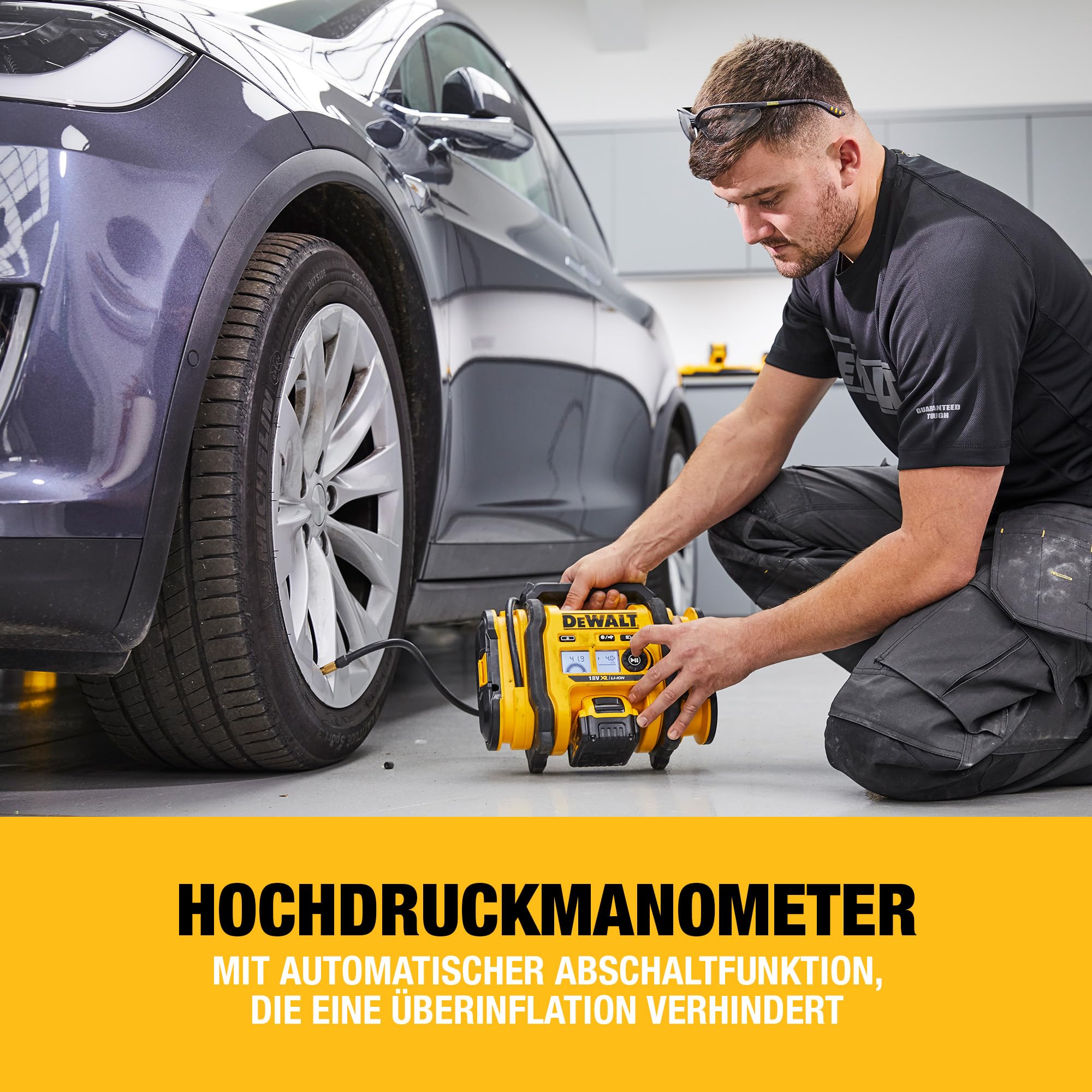 DEWALT 18 Volt Akku- und Netz-Kompressor (für 18V Akkus, Zigarettenanzünder oder 230V-Netz, zum Aufpumpen oder Absaugen von Luft, max. Luftdruck 11 Bar, ohne Akku und Ladegerät), DCC018N-XJ