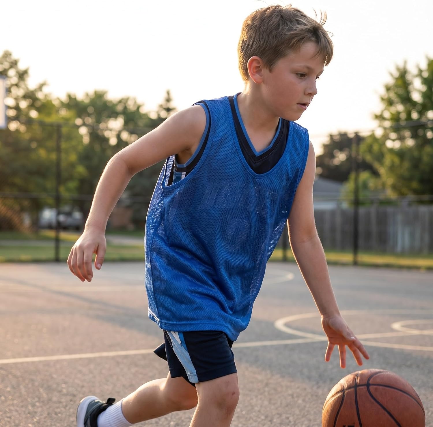 TEHAUX 12pcs Mesh Training Vests for Team Practice, Soccer and Basketball Scrimmage Vest No-slip Secure Fit and High Contrast Dual Colors for Youth Football Games
