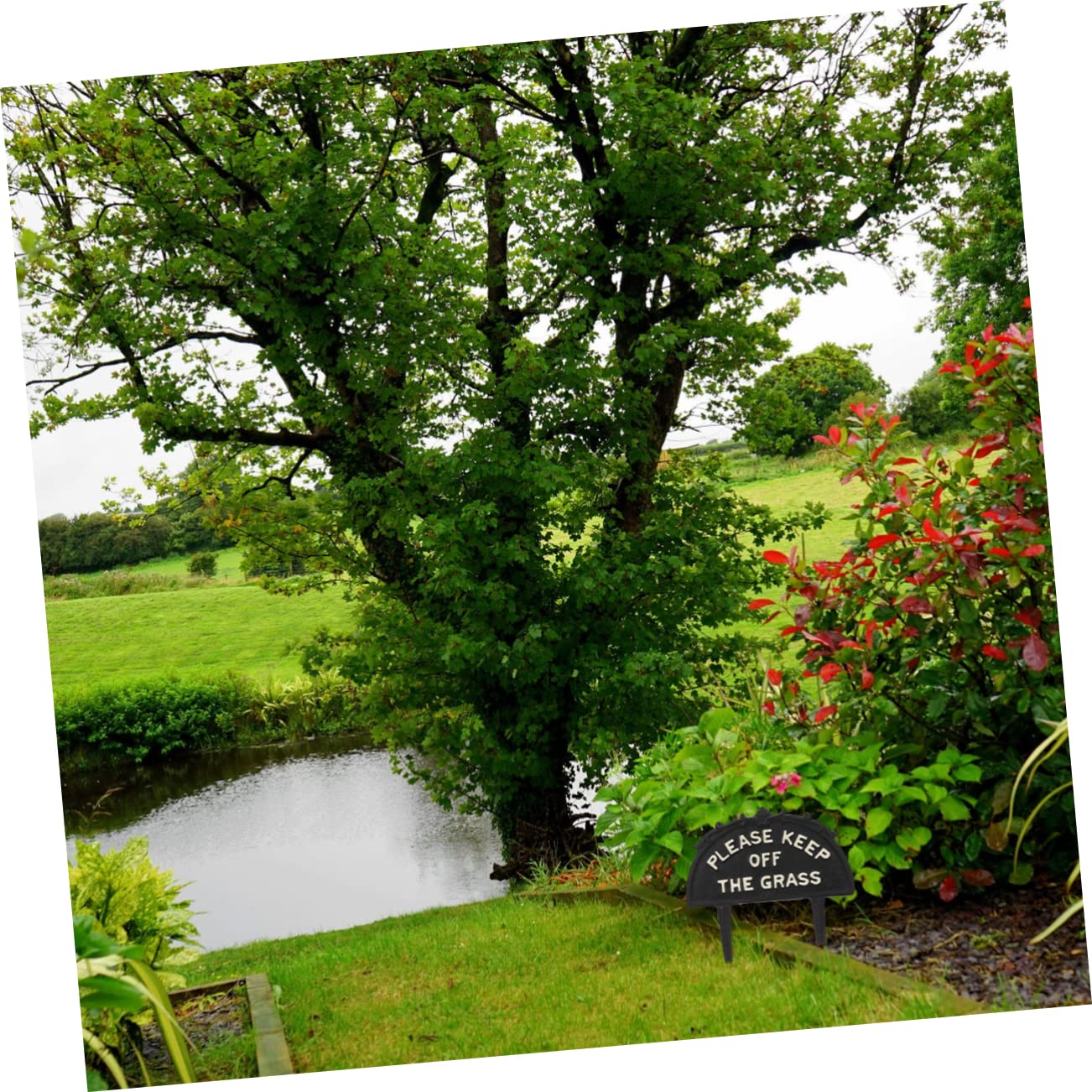 Rasen Warnschild aus Eisen, Schwarz, als Gartendekoration