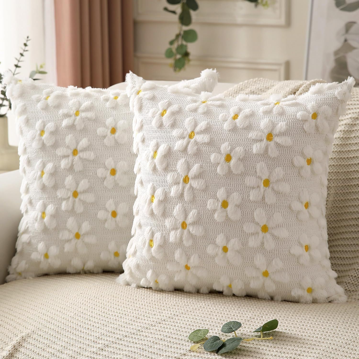 TIHNY Set of 2 White Cushion Covers 45 X 45 Cm with Daisy Design, Floral Throw Pillow Cases for Living Room, Decorative Cushion Covers for Sofa and Bedroom