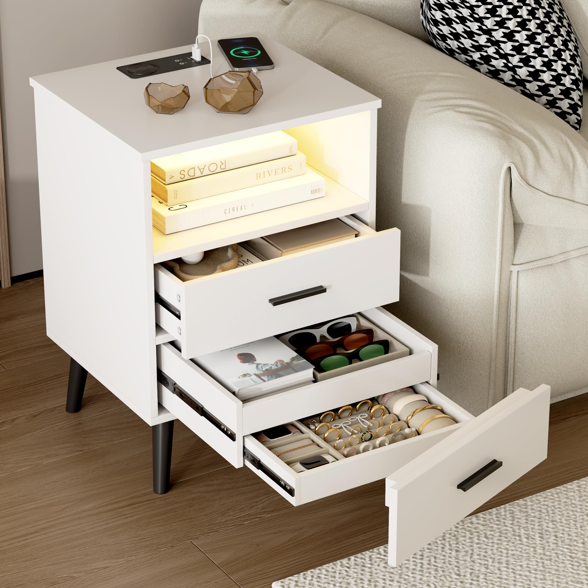 LVSOMT Comodino con Cassetto Nascosto e LED, Comodino in Legno con Funzione di ricarica, LED 3 colori, Maniglie e piedini in metallo, porte USB e Type-C, 3 Cassetti, Comodini Camera da letto, Bianco