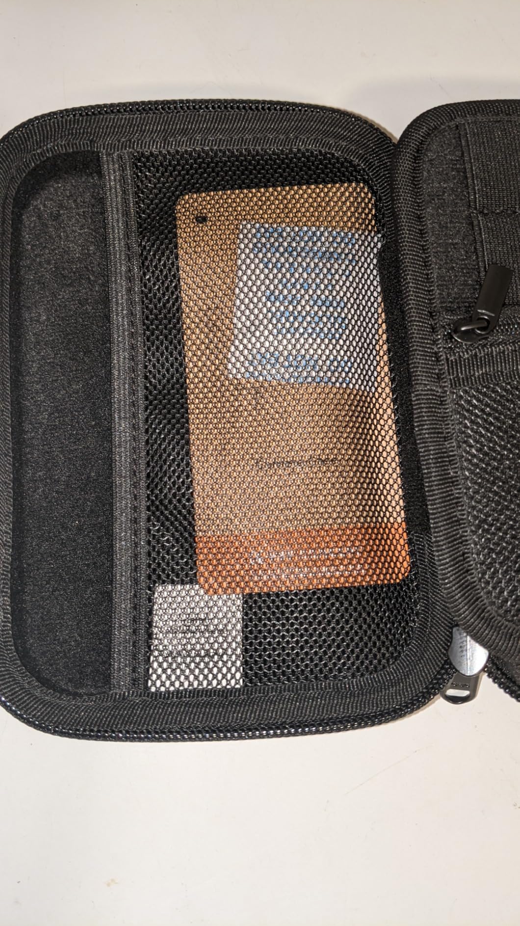 Bra, stadigt fodral som skyddar dina tillhörigheter.