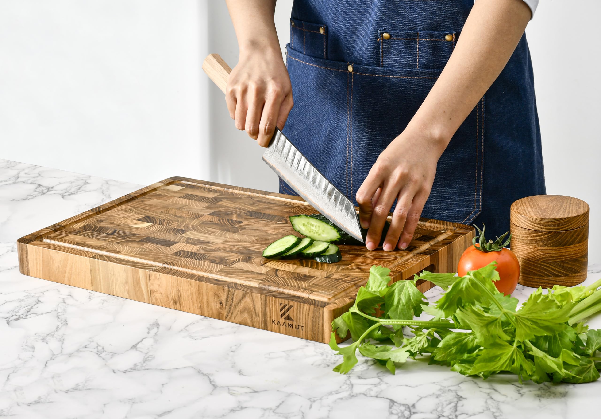Tabla de Cortar en Teca Maciza de Testa – 45×30×4 cm – Extra Gruesa y Duradera – Con Canal para Jugos, Asas y Pies Antideslizantes – Caja de Regalo Incluida