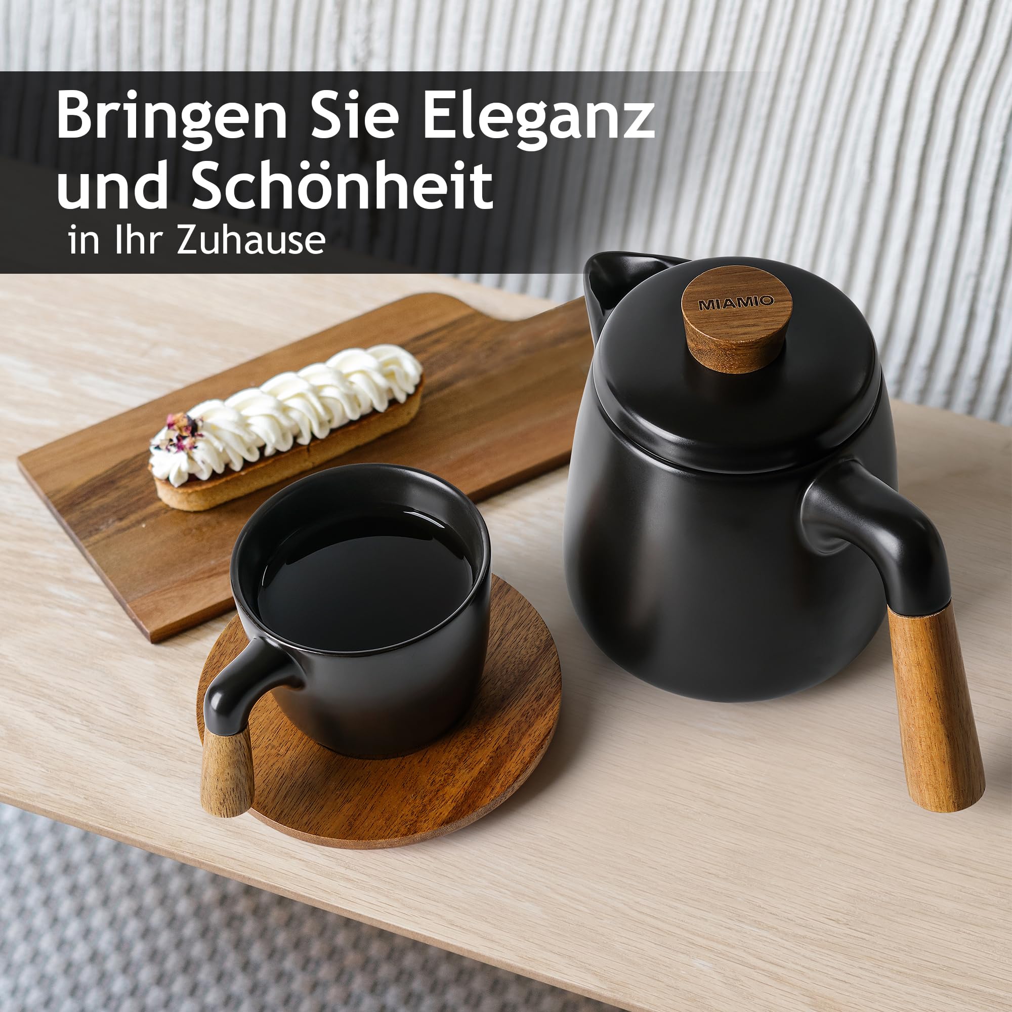 MIAMIO - Teeservice mit Teekanne (1 l), 4 Tassen & Ständer (Schwarz) | Teekanne Keramik mit Teetassen, Siebeinsatz & Bambus-Untersetzer / Henkel für Haus und Büro