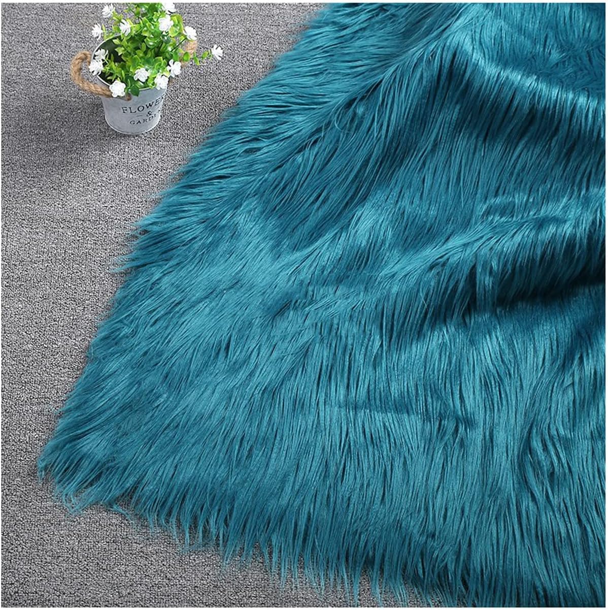 Tissu en fausse fourrure multicolore teal pour créer des coussins et plaids cosy
