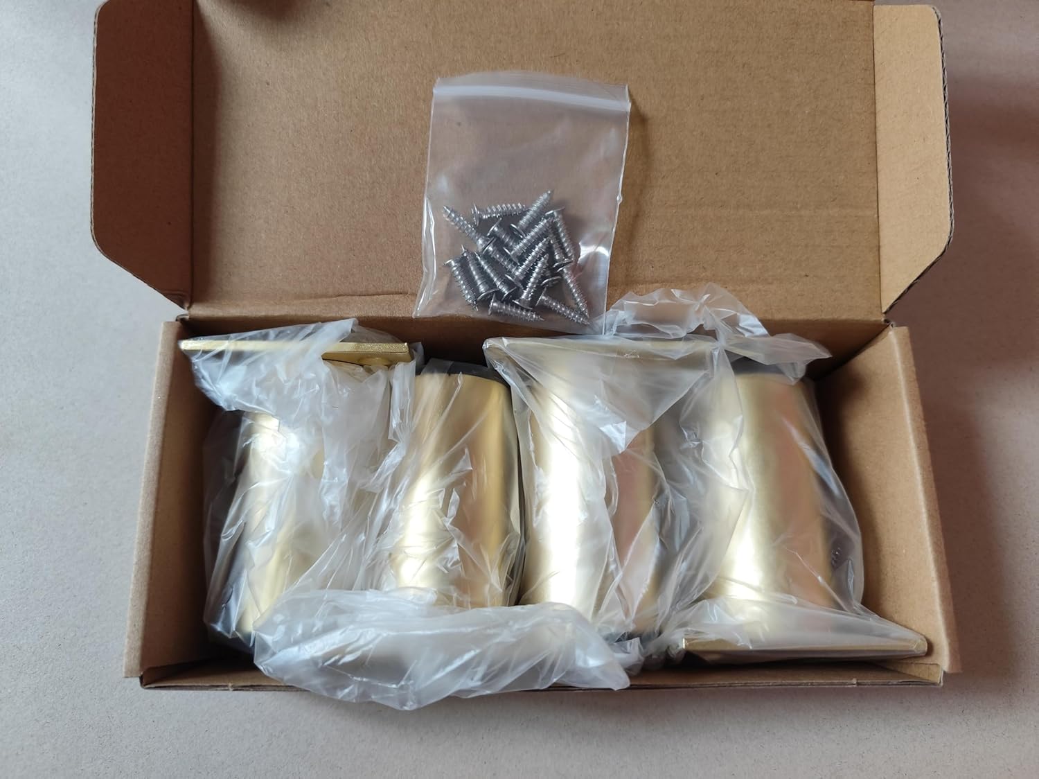 Detaily nábytkovej nohy