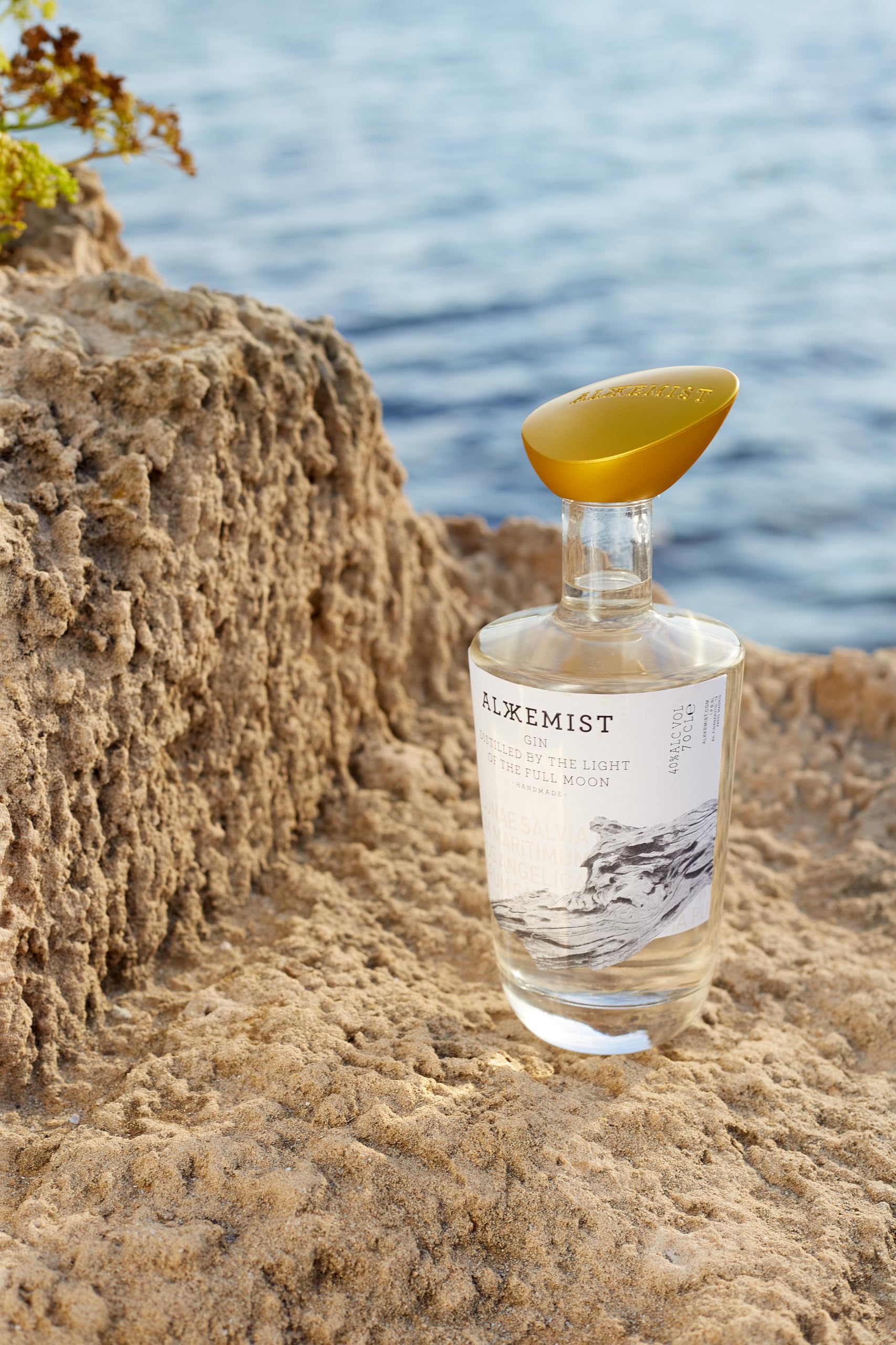 Amazon.co.jp: Alchemist Gin [700ml] : Food, Beverages & Alcohol