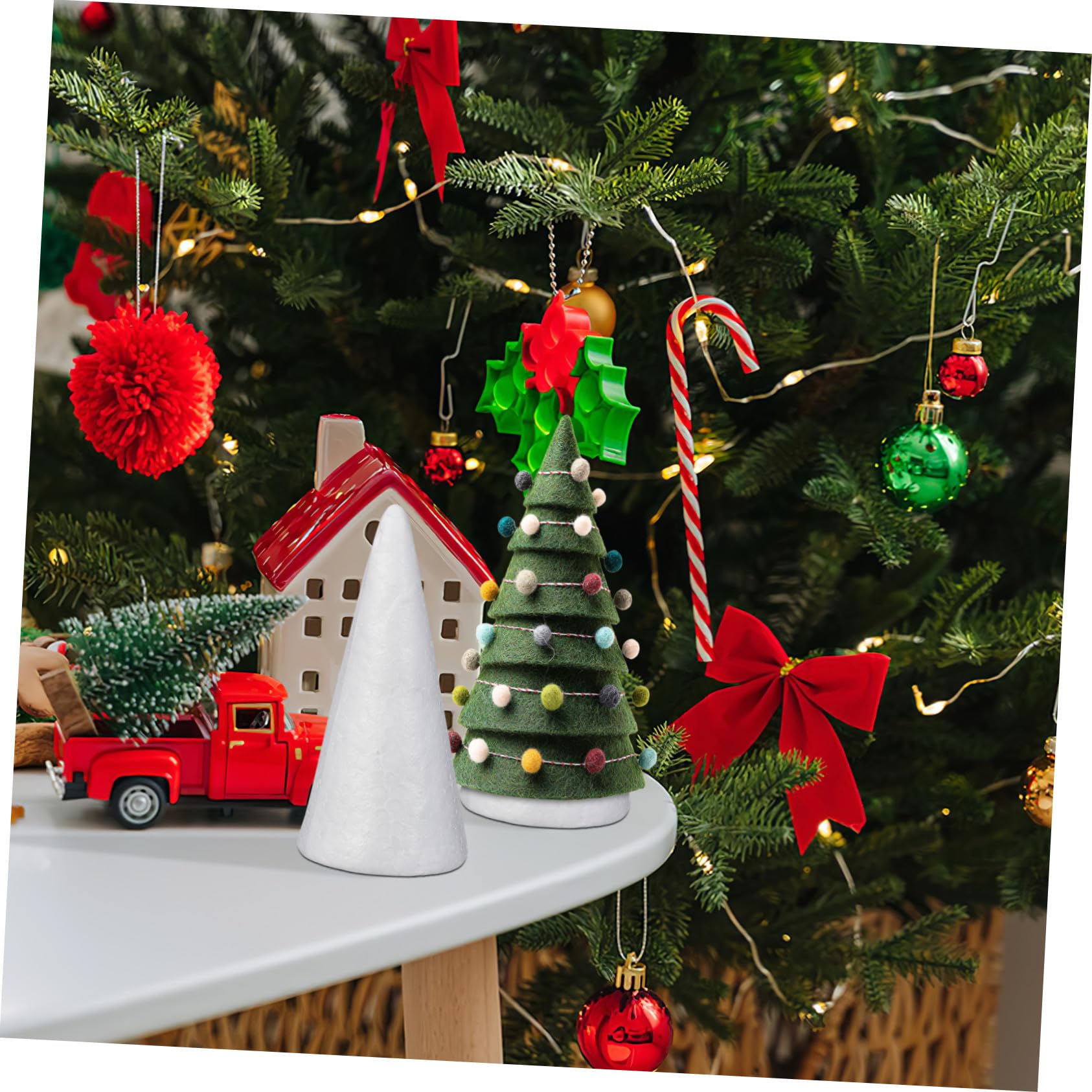 Styroporkegel zum Basteln, 12 Stück Schaumkegel DIY Weihnachtsschmuck Selber Machen Kind Basteln Schüttgut Kegelschaum Bastelbedarf Für Weihnachten Zapfen Schaumstoff-weihnachtshandwerk Kegelform Weiß